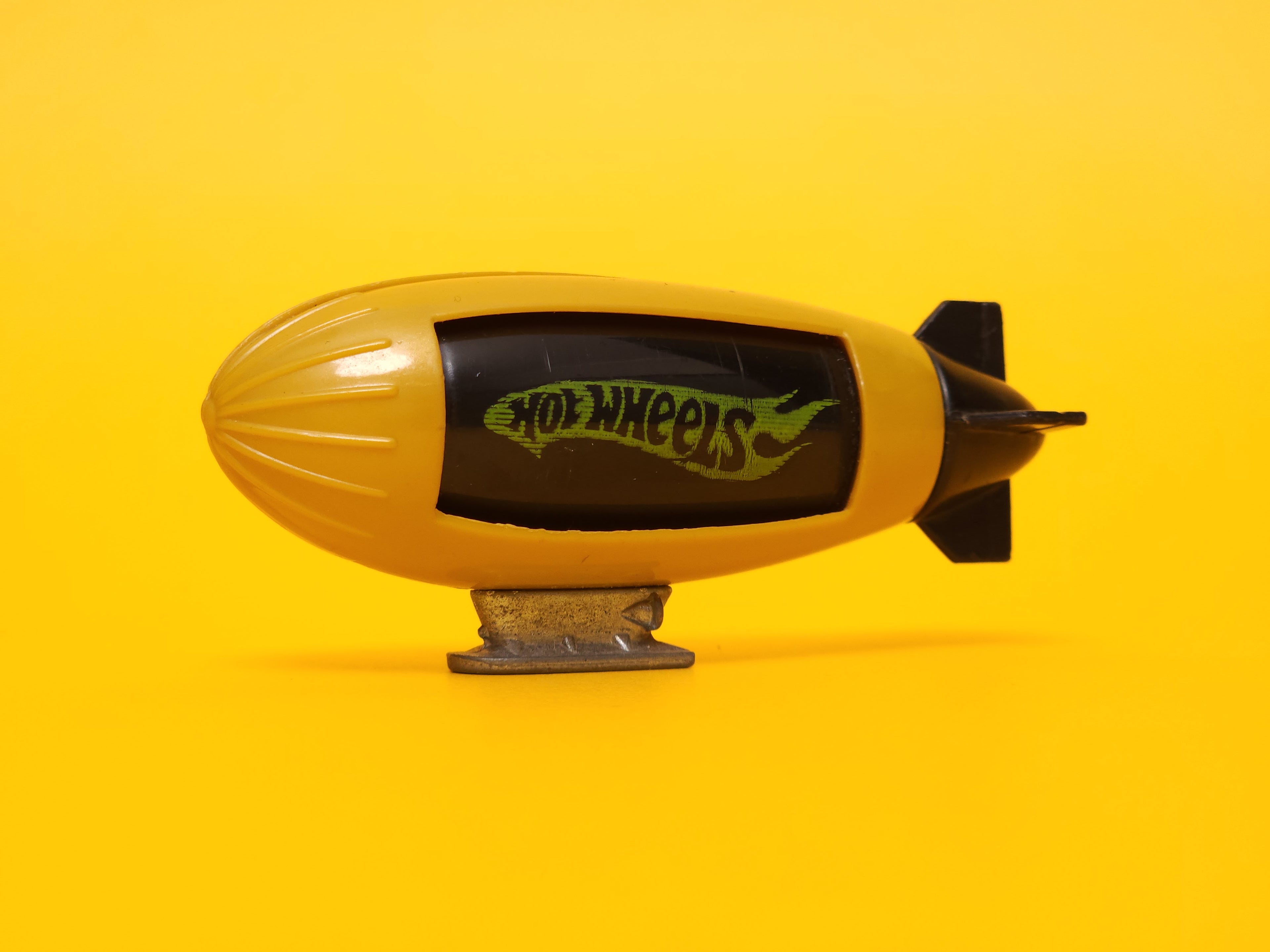 Blimp: Gold – 2008 Mattel Hot Wheels Basic