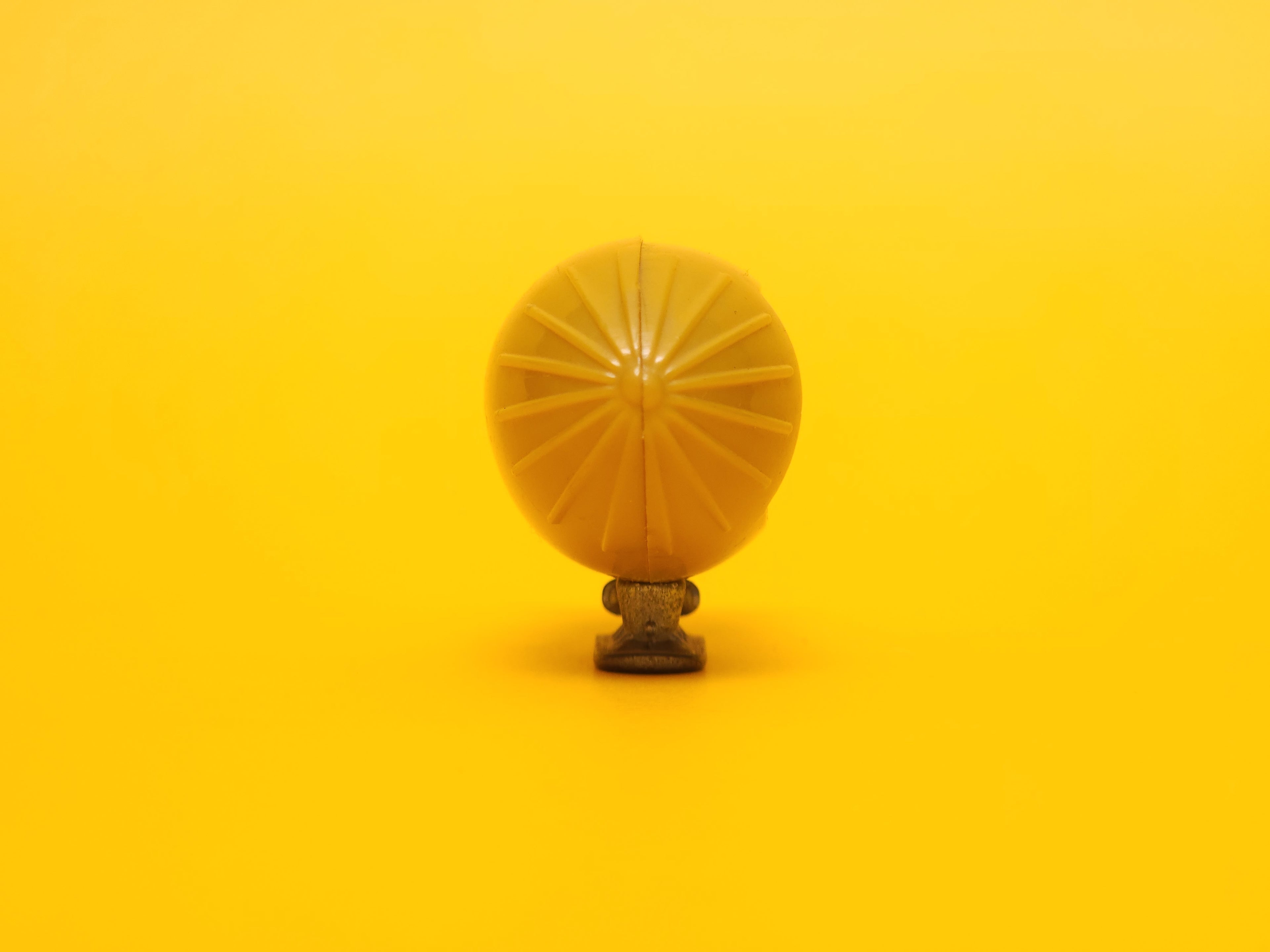 Blimp: Gold – 2008 Mattel Hot Wheels Basic