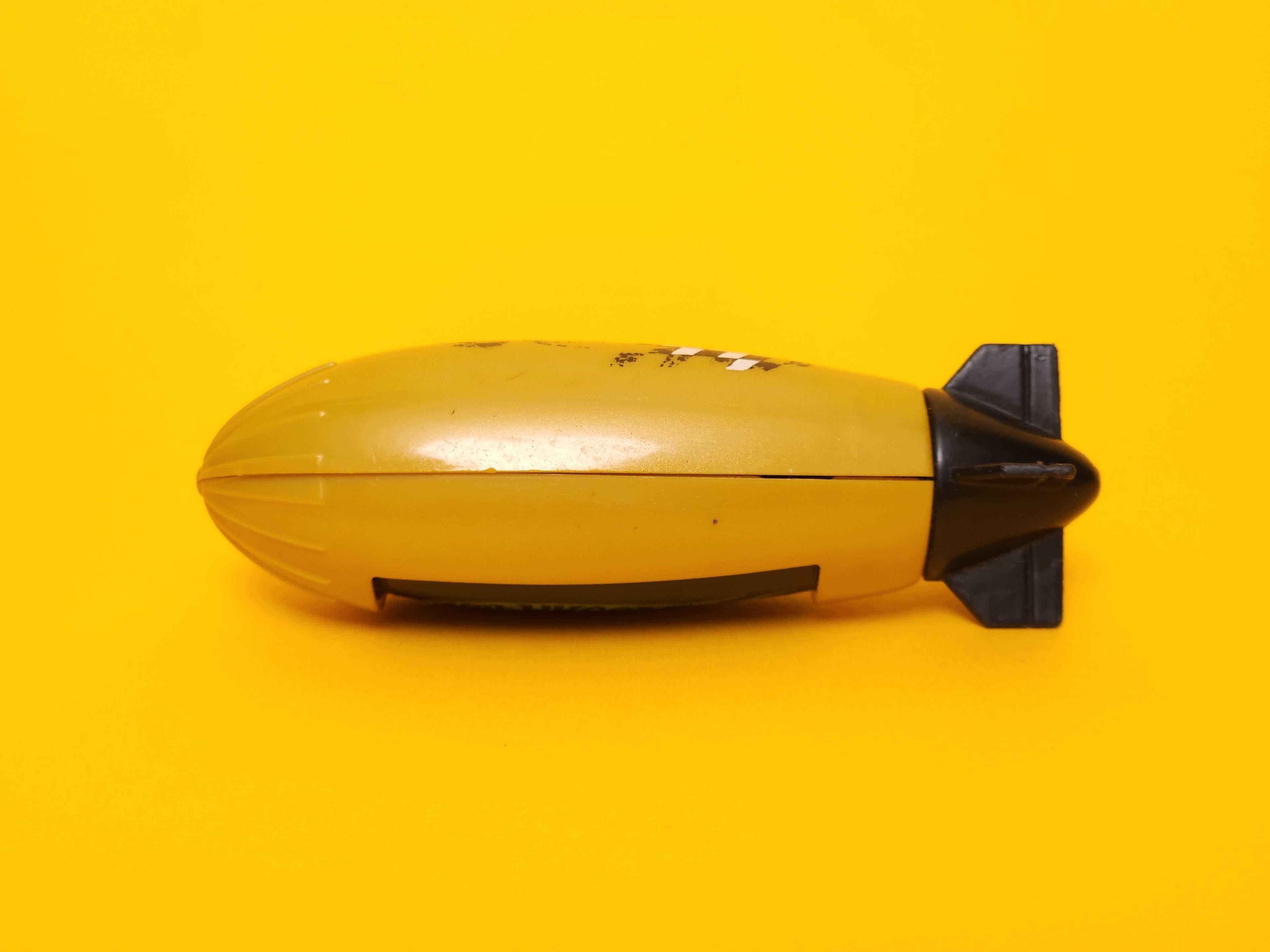 Blimp: Gold – 2008 Mattel Hot Wheels Basic