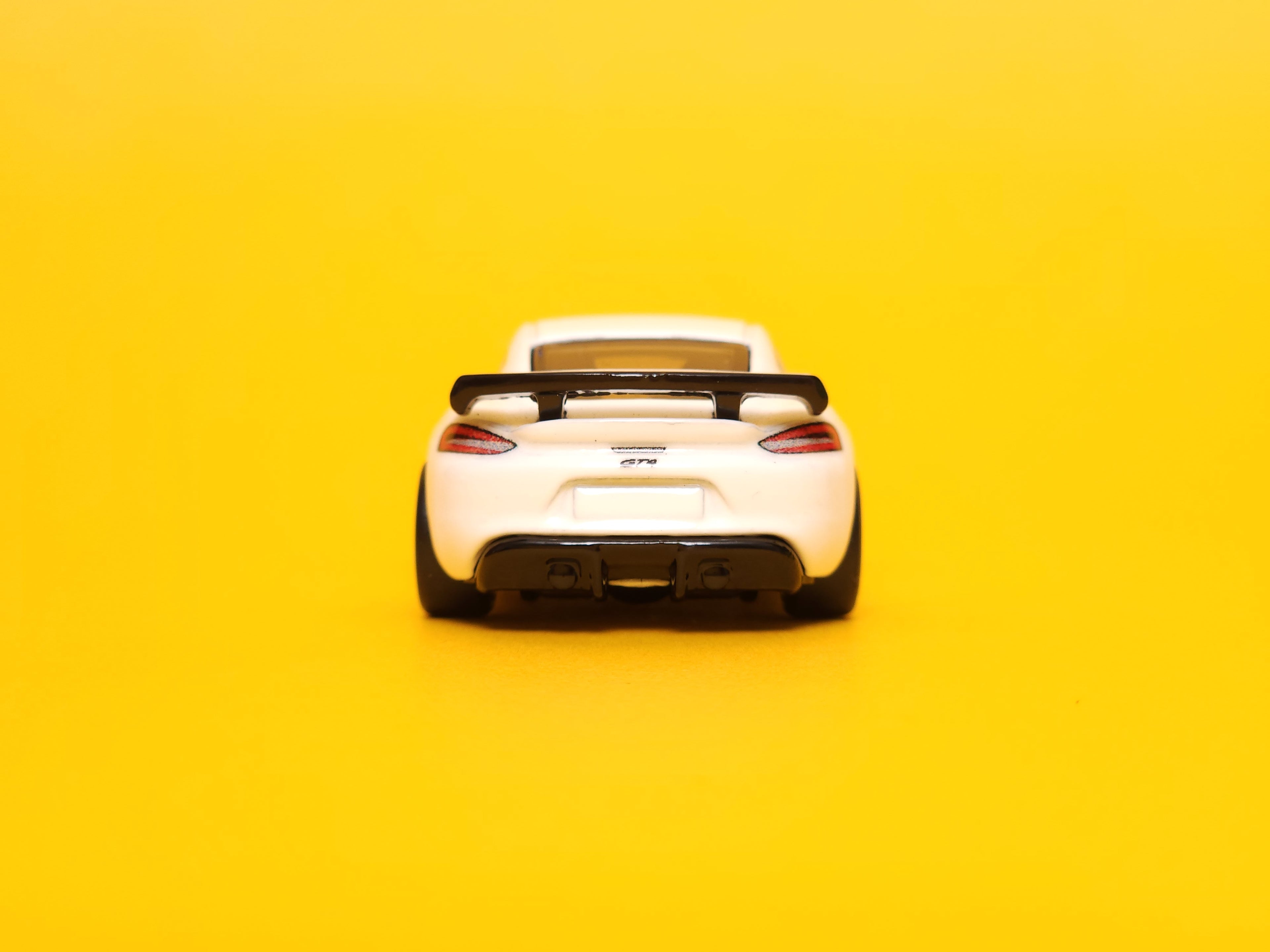 Porsche 718 Cayman GT4: Carrara White – 2023 Mattel Hot Wheels Premium 1st Edition