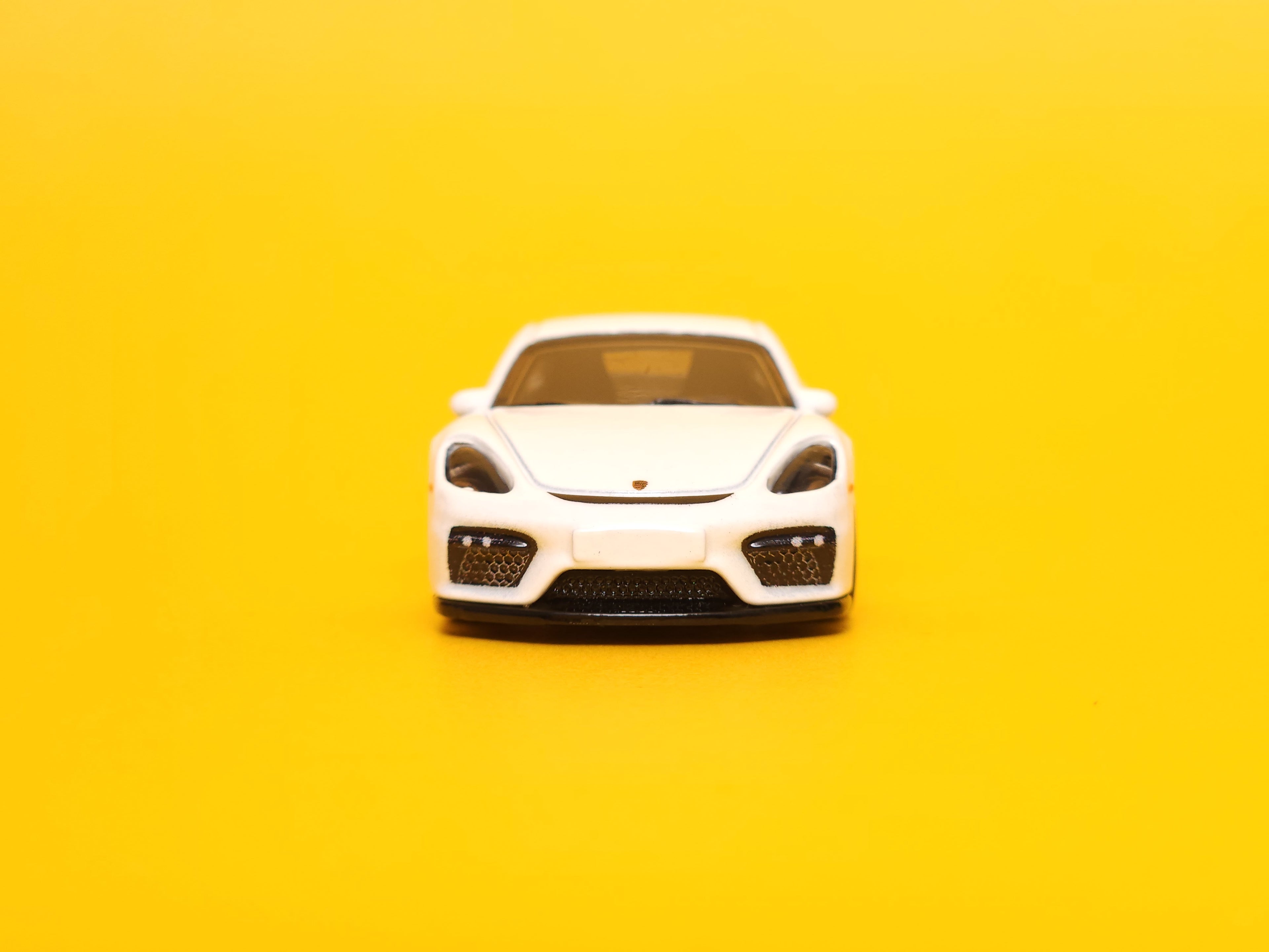 Porsche 718 Cayman GT4: Carrara White – 2023 Mattel Hot Wheels Premium 1st Edition