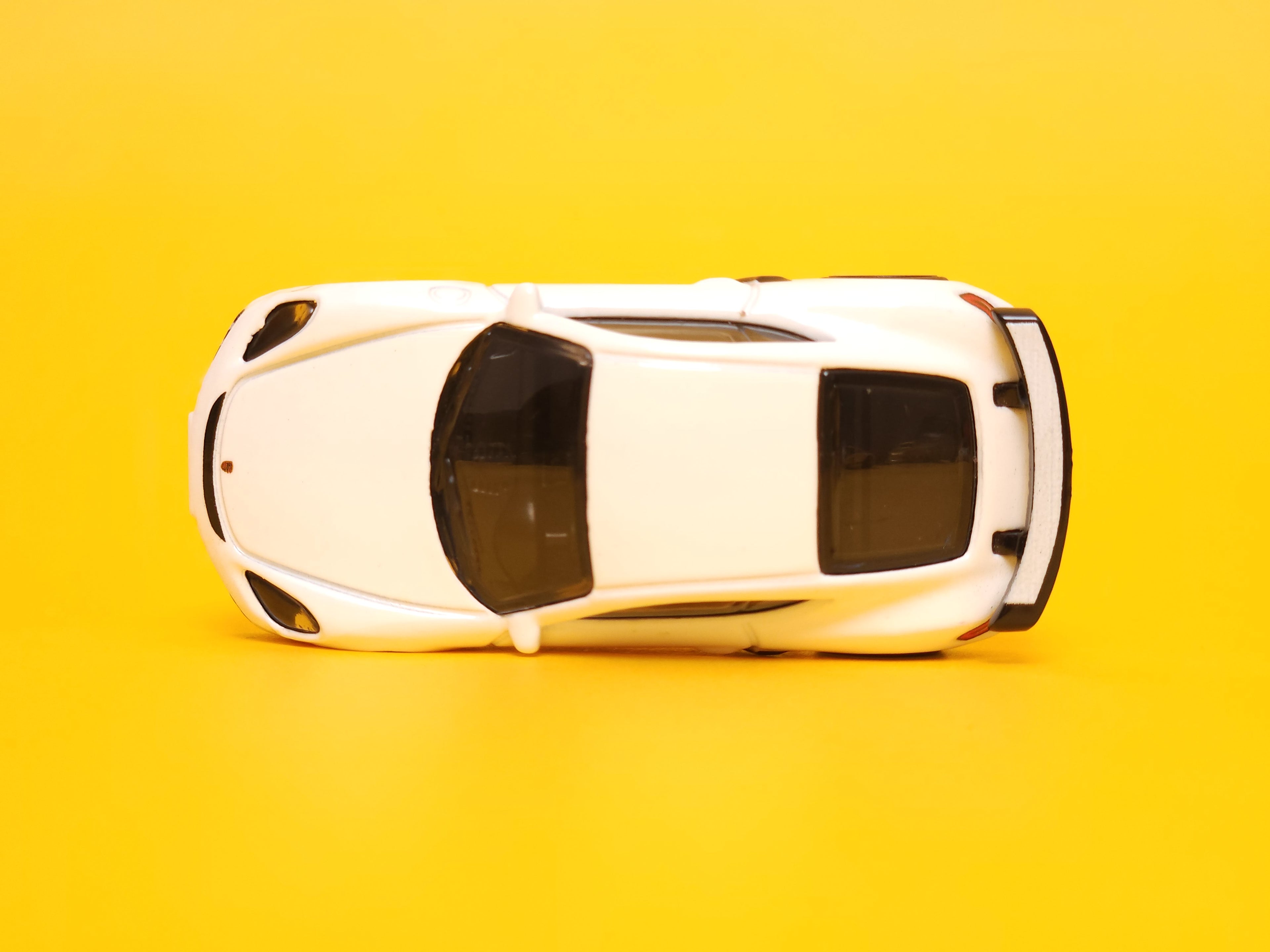Porsche 718 Cayman GT4: Carrara White – 2023 Mattel Hot Wheels Premium 1st Edition