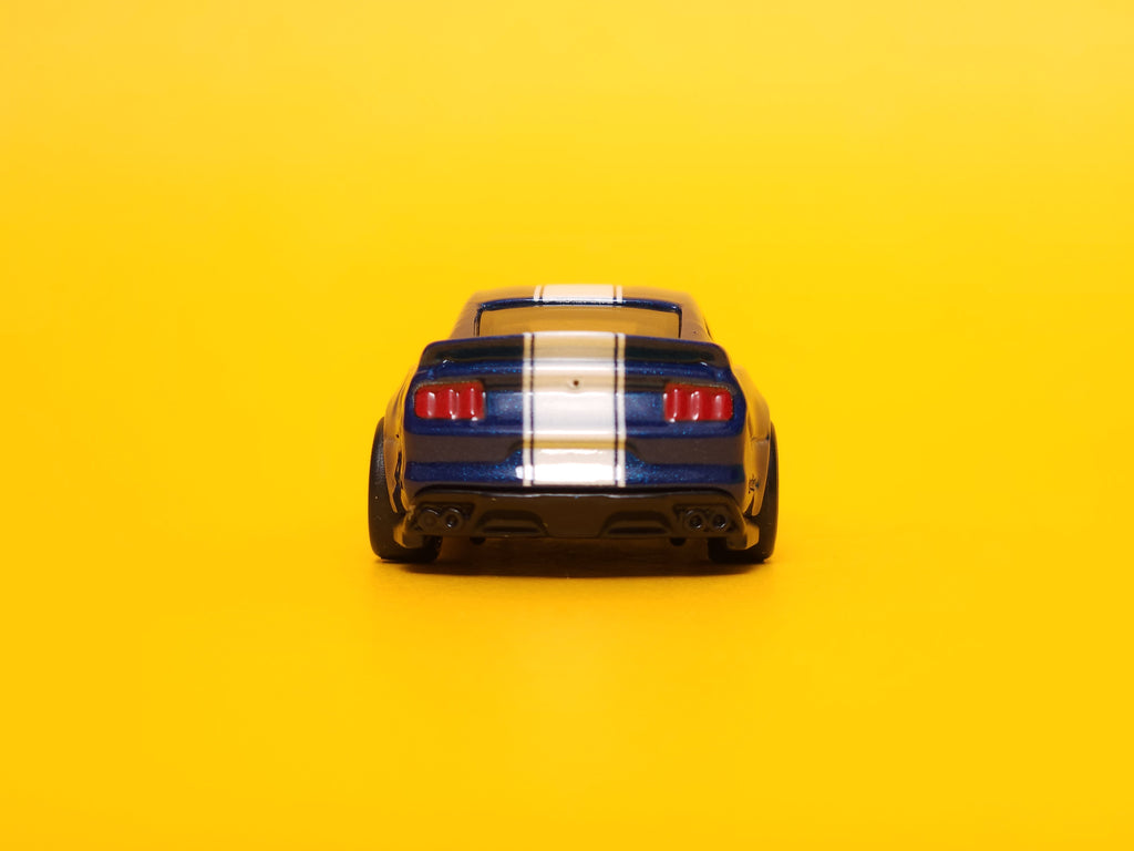Ford Shelby GT350R: Metalflake Deep Impact Blue – 2021 Mattel Hot Wheels Premium