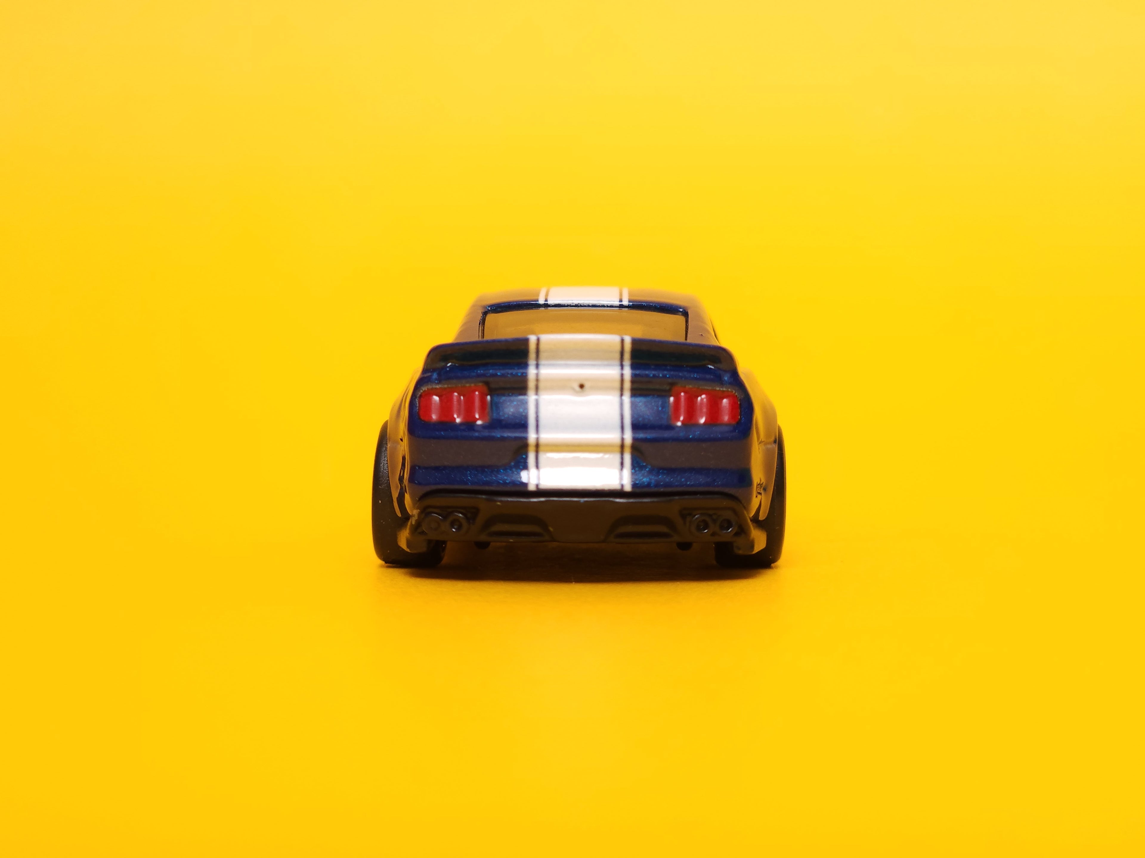 Ford Shelby GT350R: Metalflake Deep Impact Blue – 2021 Mattel Hot Wheels Premium