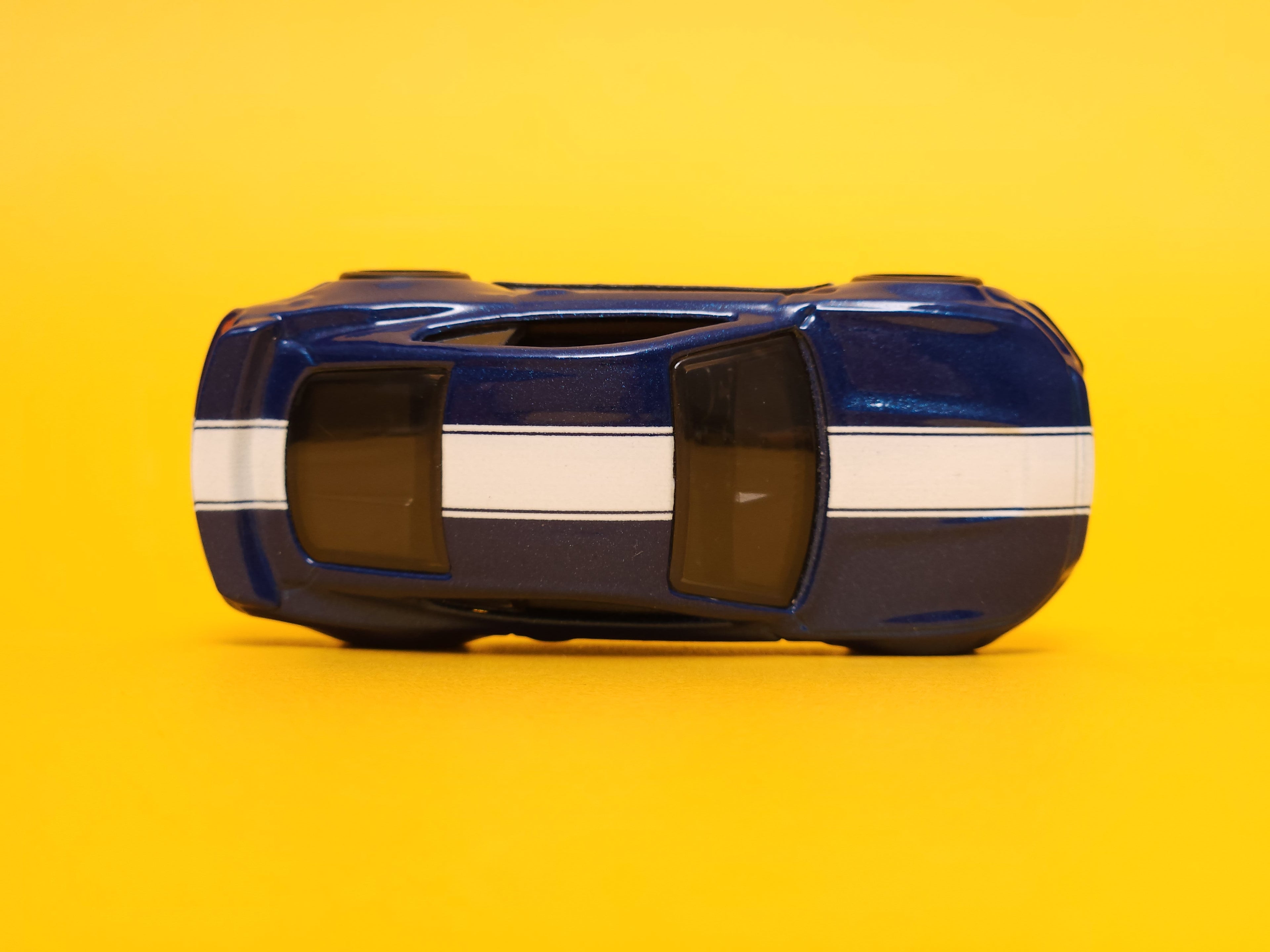 Ford Shelby GT350R: Metalflake Deep Impact Blue – 2021 Mattel Hot Wheels Premium