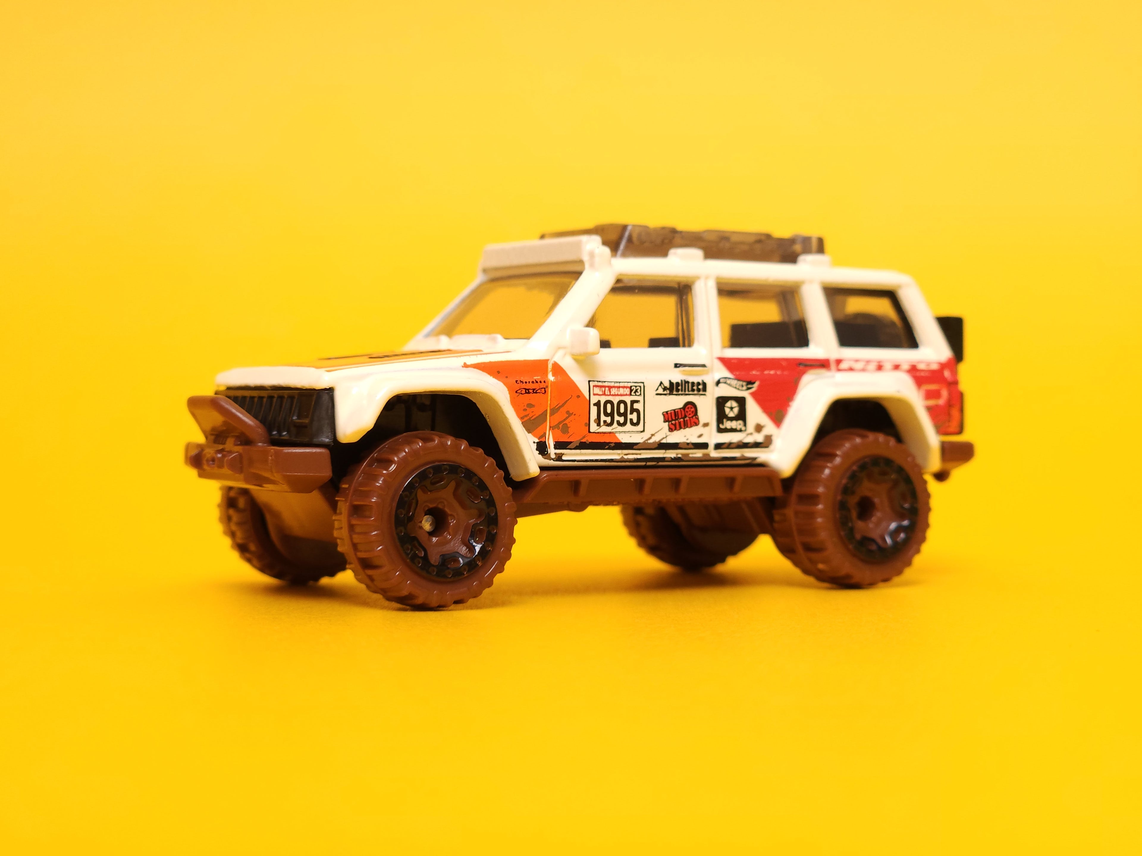 '95 Jeep Cherokee: Off-white – 2023 Mattel Hot Wheels Basic Treasure Hunt