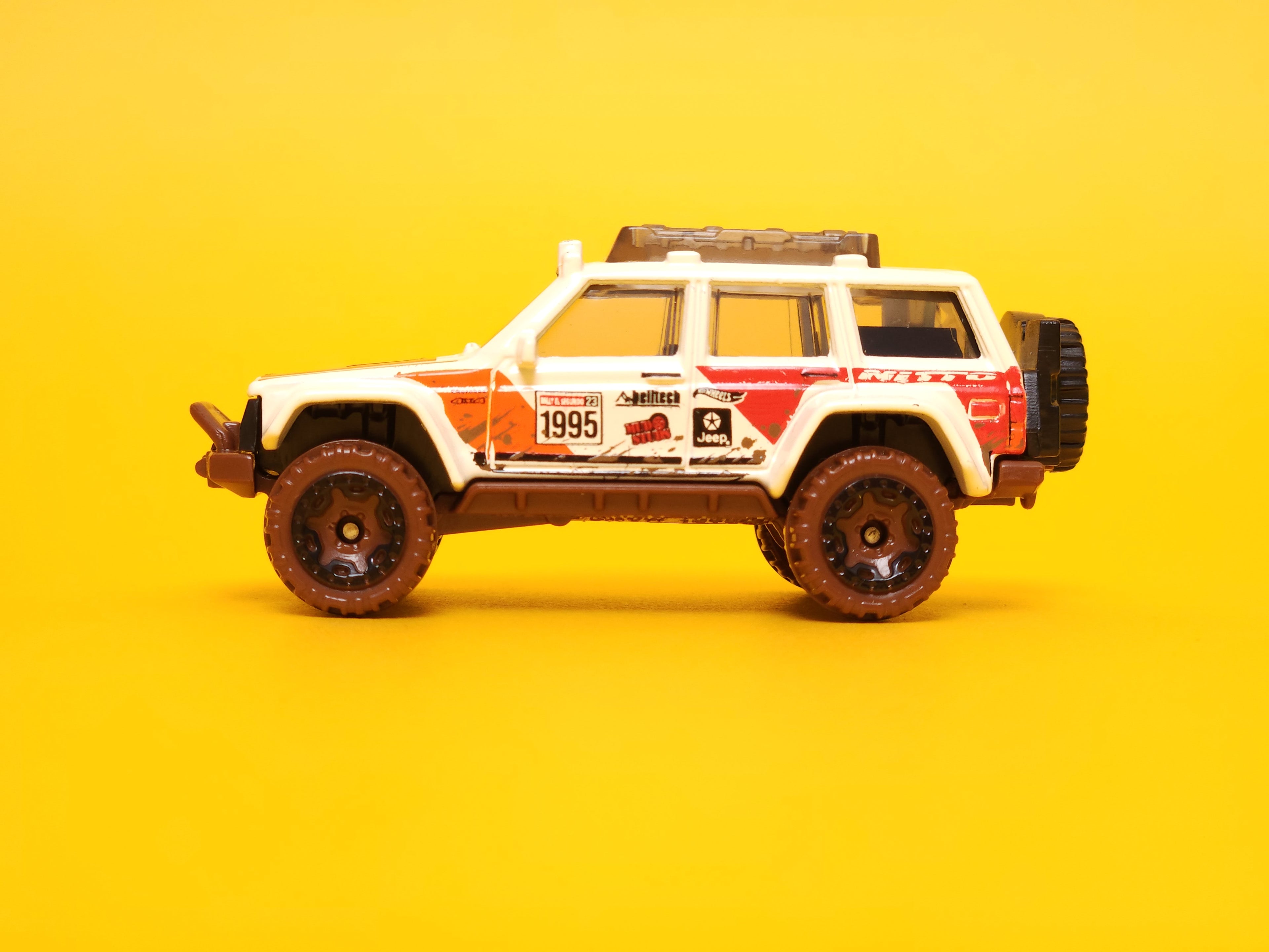 '95 Jeep Cherokee: Off-white – 2023 Mattel Hot Wheels Basic Treasure Hunt