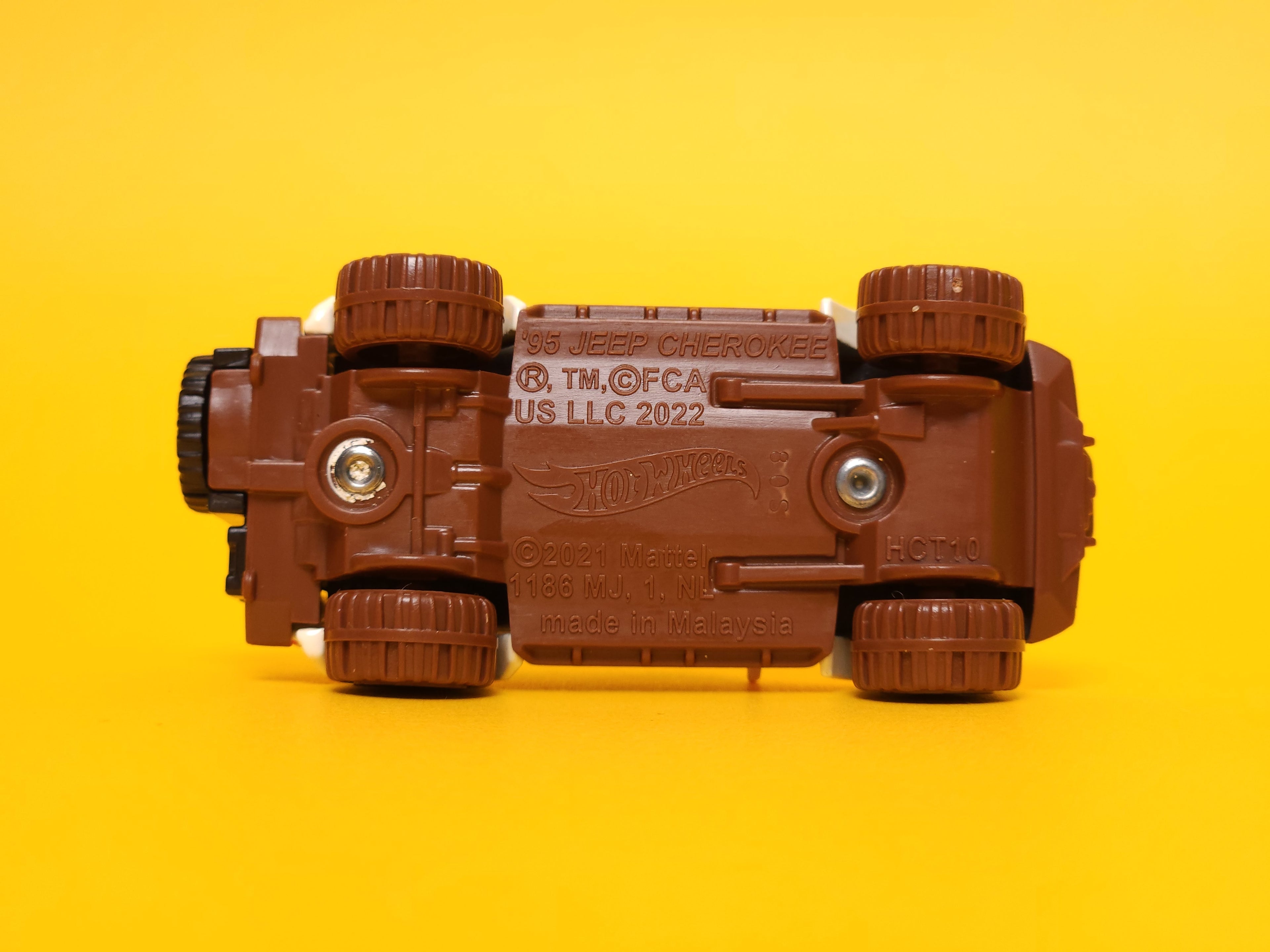 '95 Jeep Cherokee: Off-white – 2023 Mattel Hot Wheels Basic Treasure Hunt