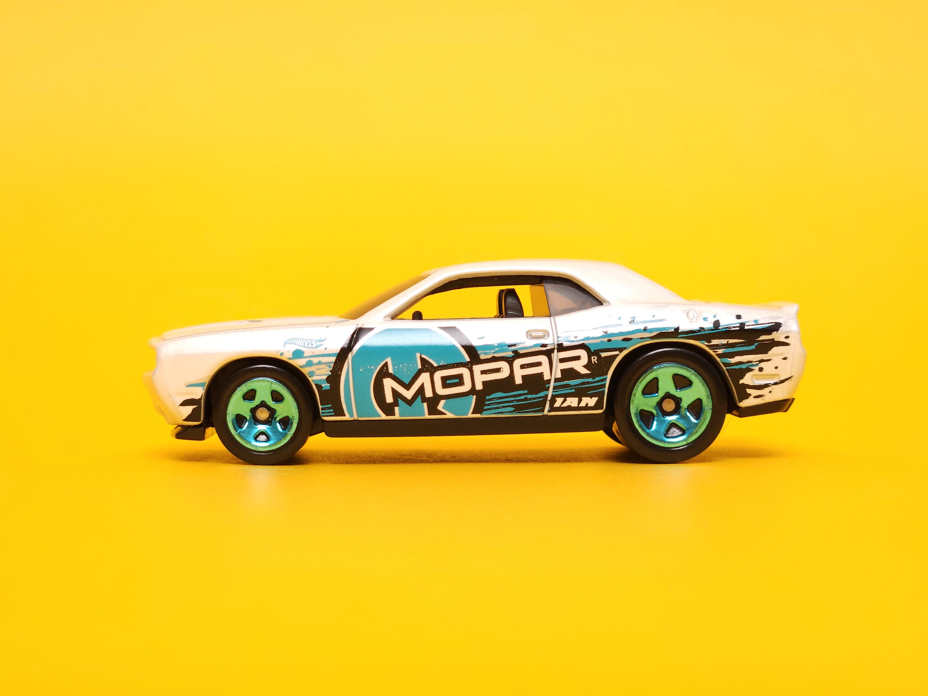 '08 Dodge Challenger SRT8: Mopar White – 2024 Mattel Hot Wheels Basic