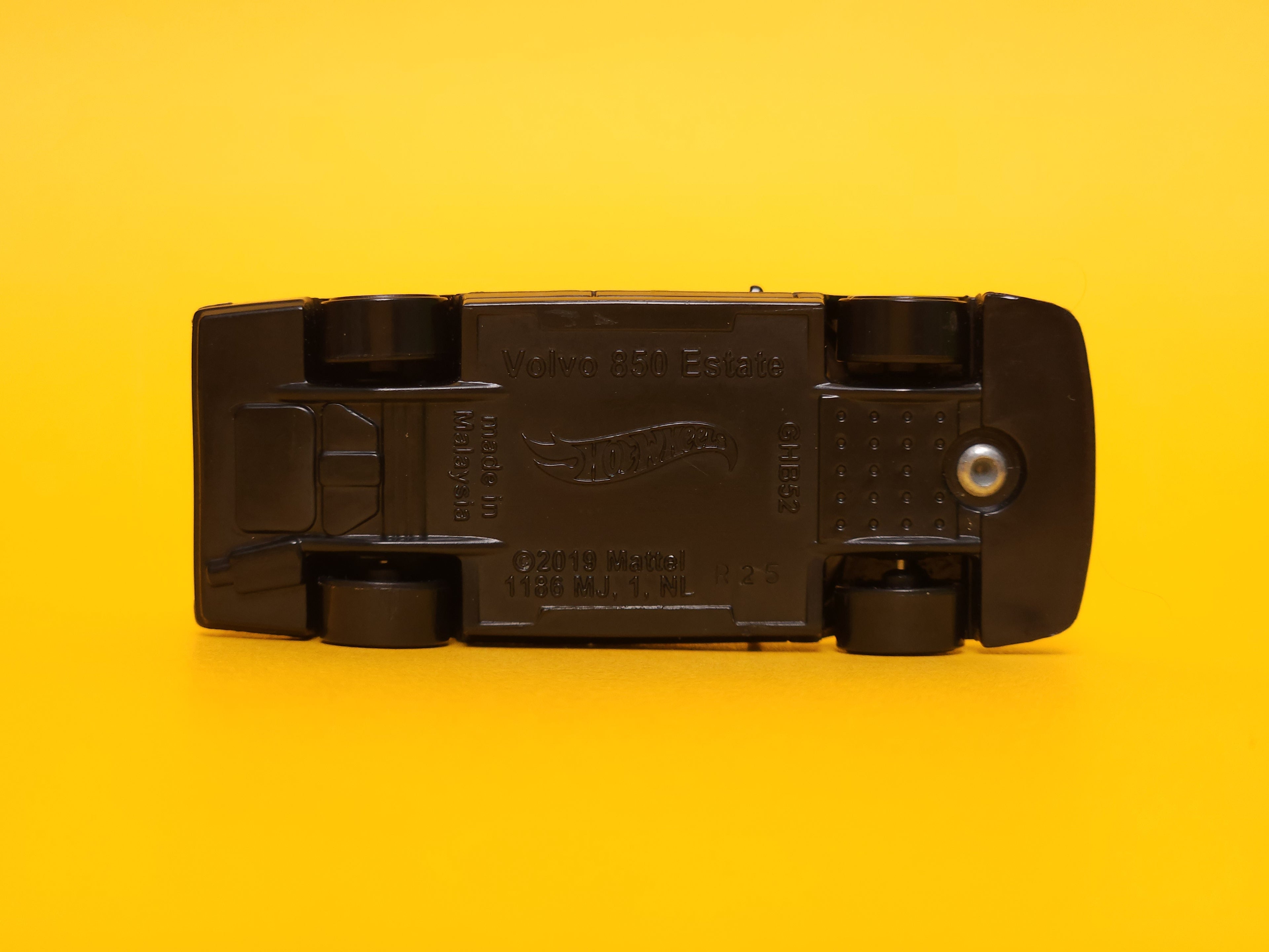 Volvo 850 Estate: Stone Black – 2022 Mattel Hot Wheels Basic