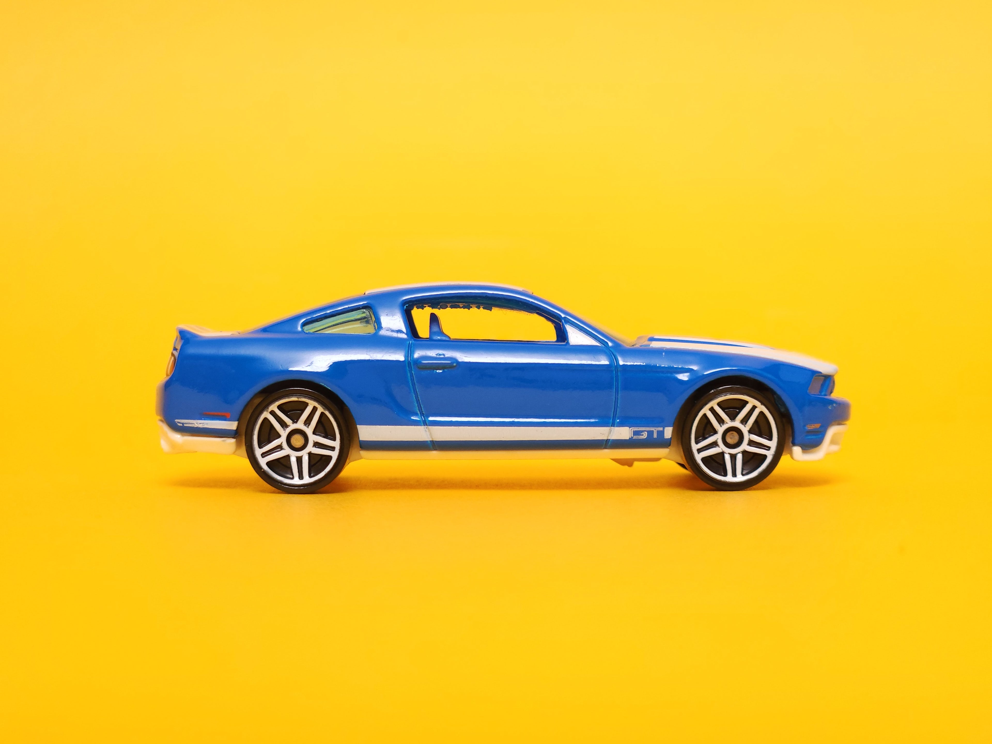 2010 Ford Mustang GT: Blue – 2010 Mattel Hot Wheels Basic