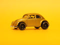 Volkswagen Beetle: Bumblebee Metalflake gold – 2024 Mattel Hot Wheels Basic