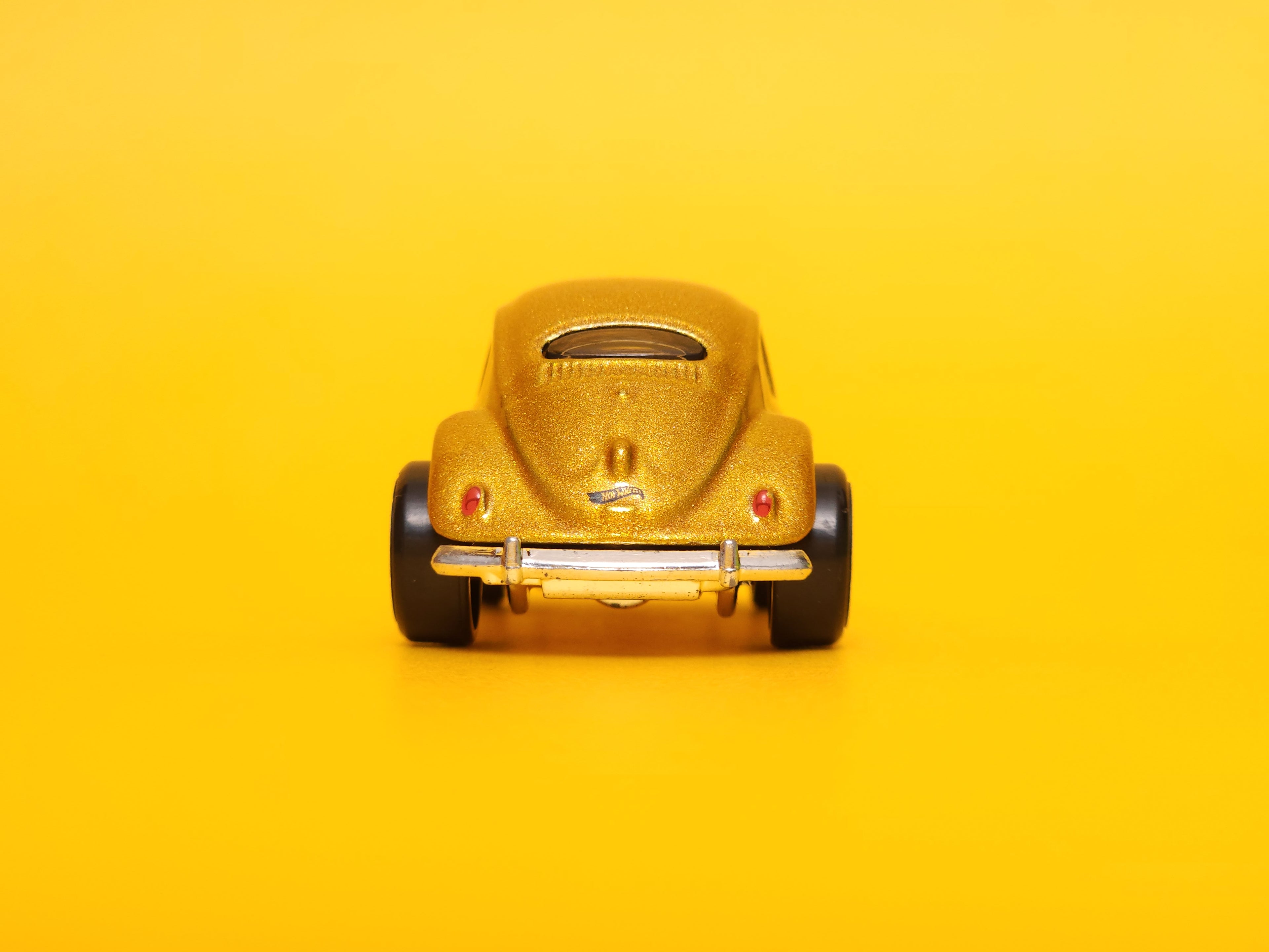 Volkswagen Beetle: Bumblebee Metalflake gold – 2024 Mattel Hot Wheels Basic
