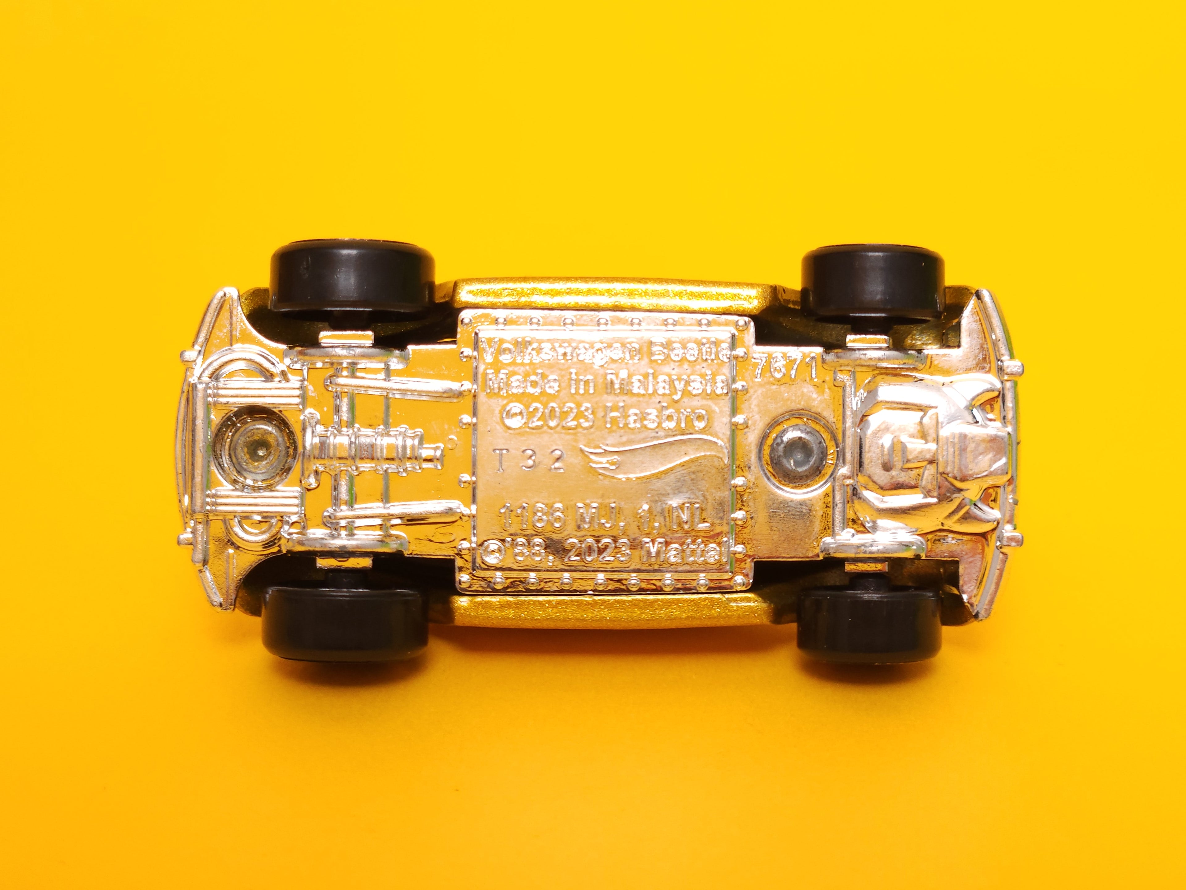 Volkswagen Beetle: Bumblebee Metalflake gold – 2024 Mattel Hot Wheels Basic