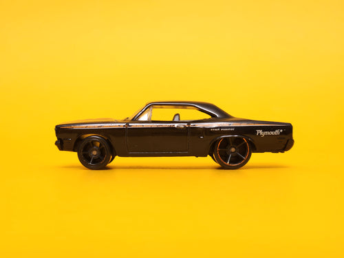 '70 Plymouth Roadrunner: Enamel Black – 2009 Mattel Hot Wheels Basic
