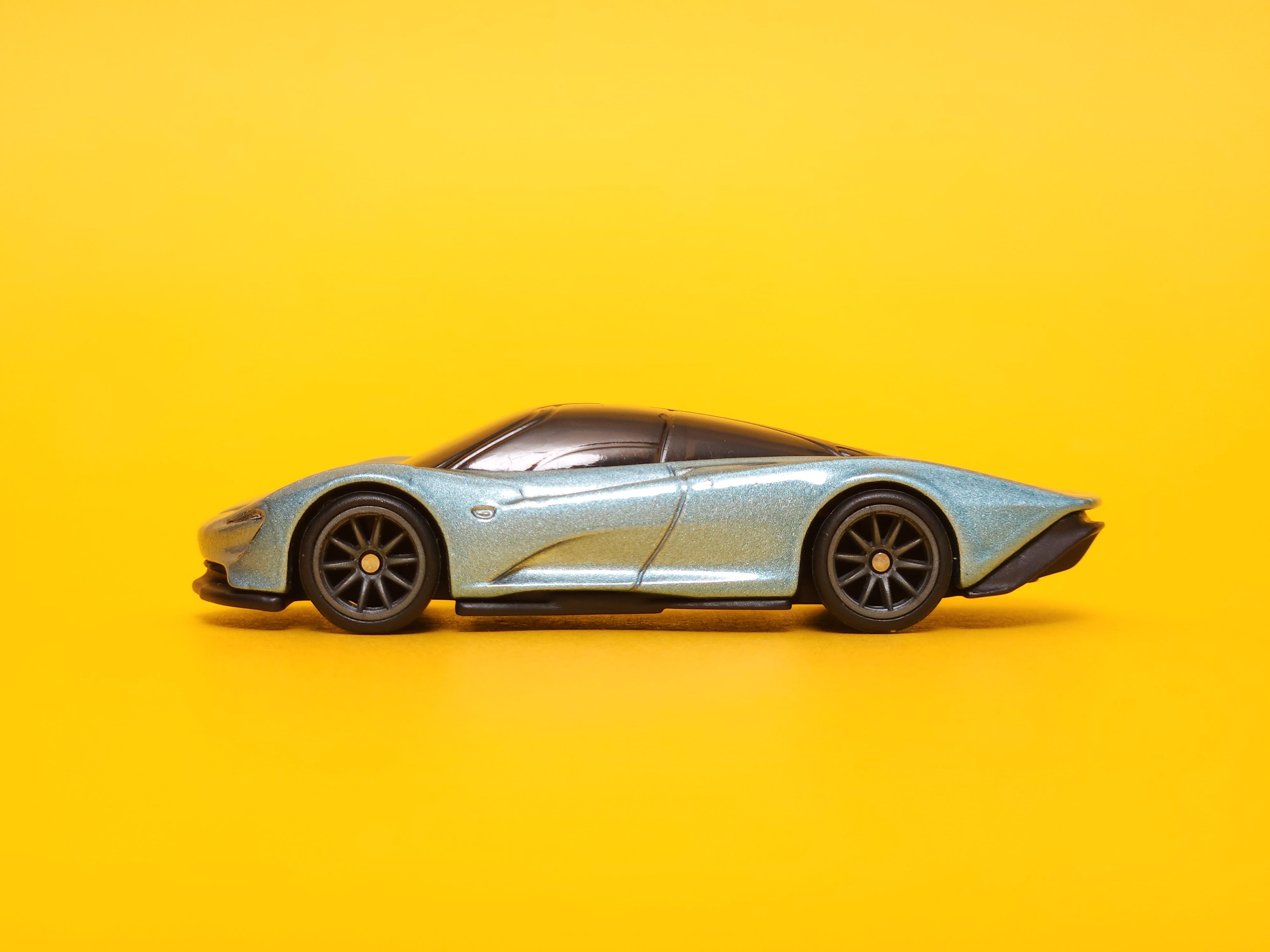 McLaren Speedtail: Metalflake Frozen Diamond Silver – 2022 Mattel Hot Wheels Premium