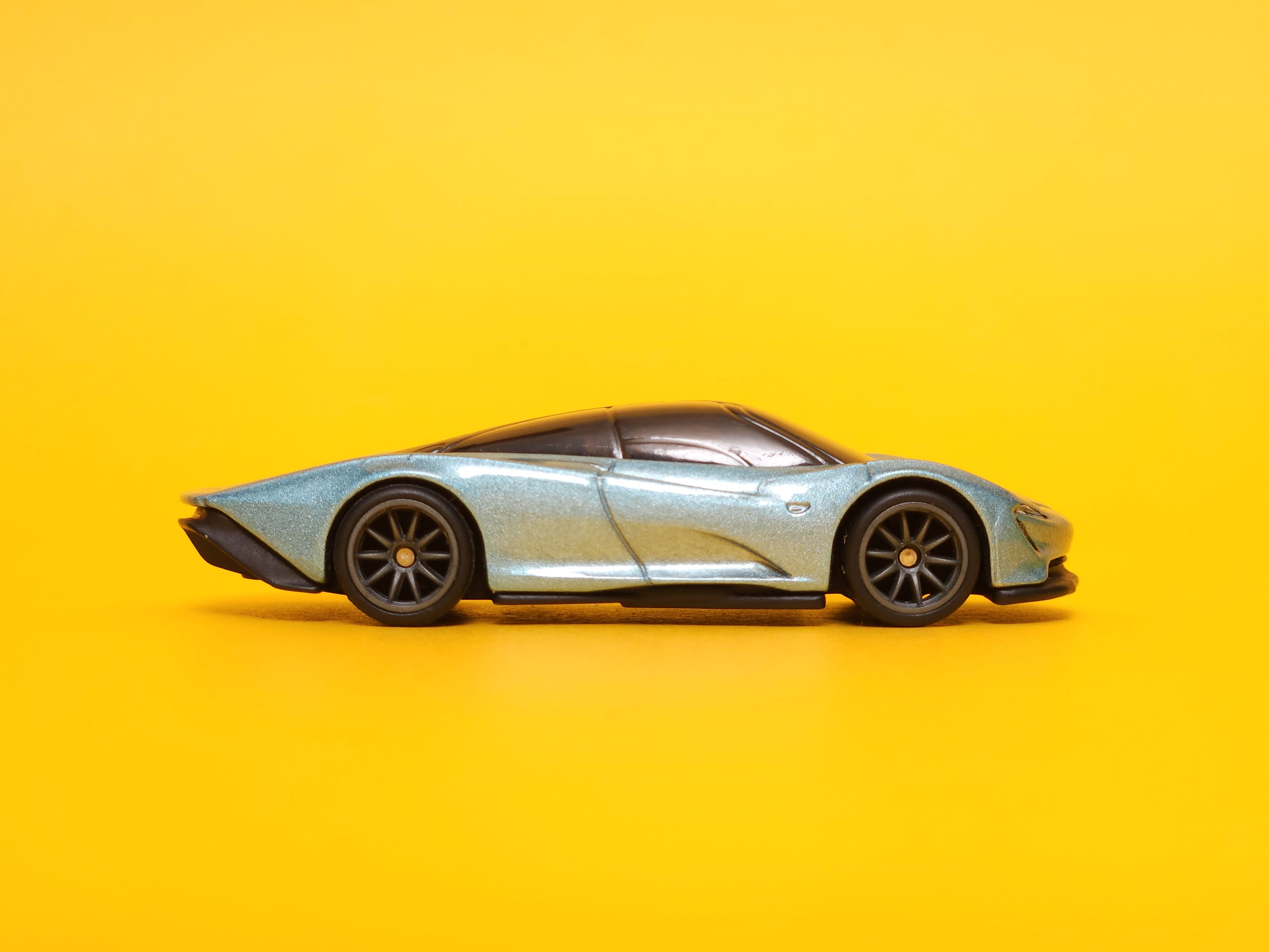 McLaren Speedtail: Metalflake Frozen Diamond Silver – 2022 Mattel Hot Wheels Premium