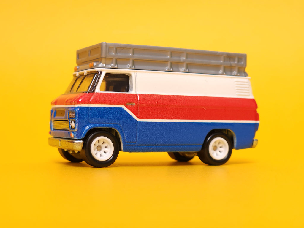 HW Rally Hauler: White – 2023 Mattel Hot Wheels Premium