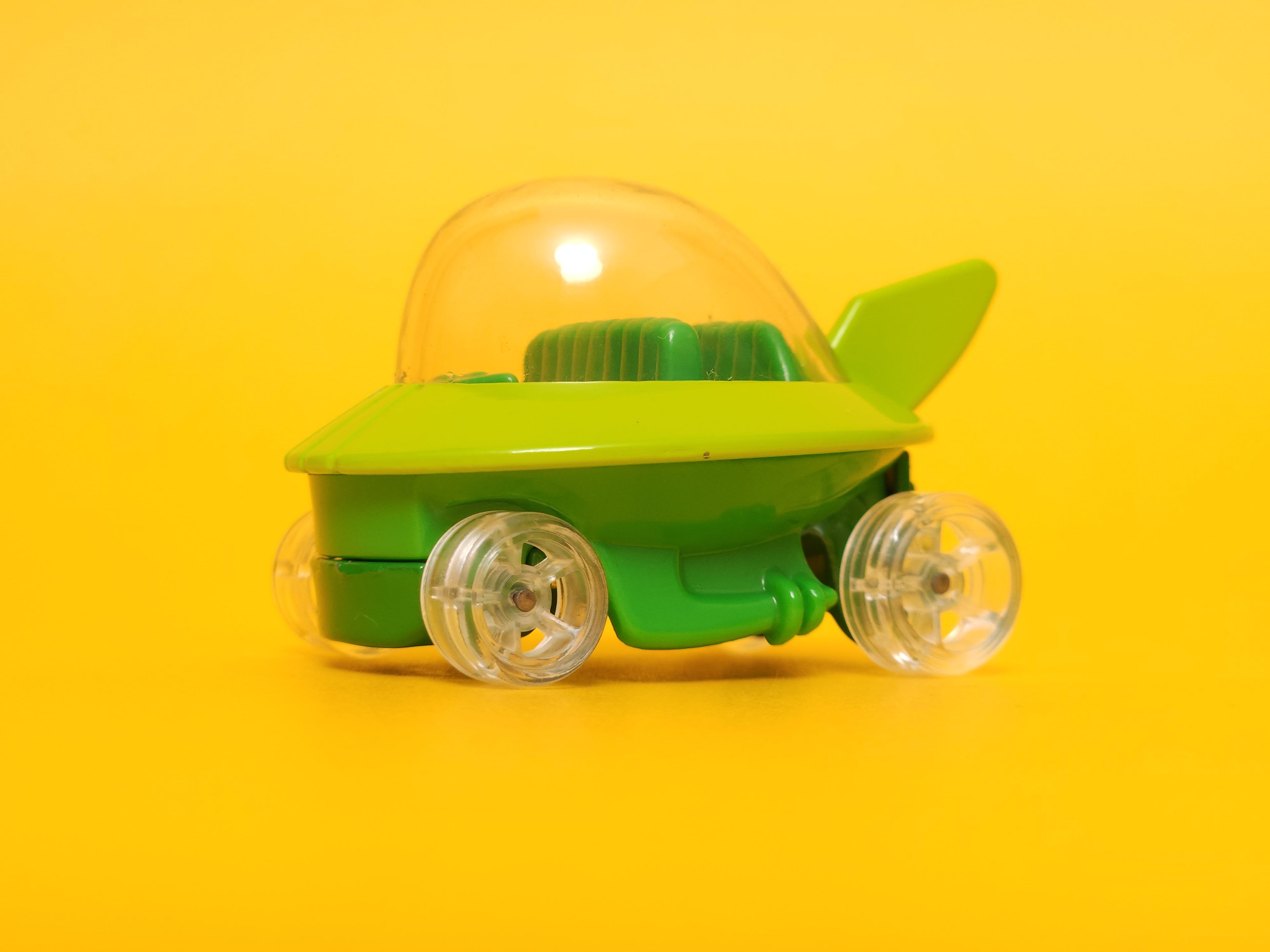 The Jetsons Capsule Car: Green – 2015 Mattel Hot Wheels Basic