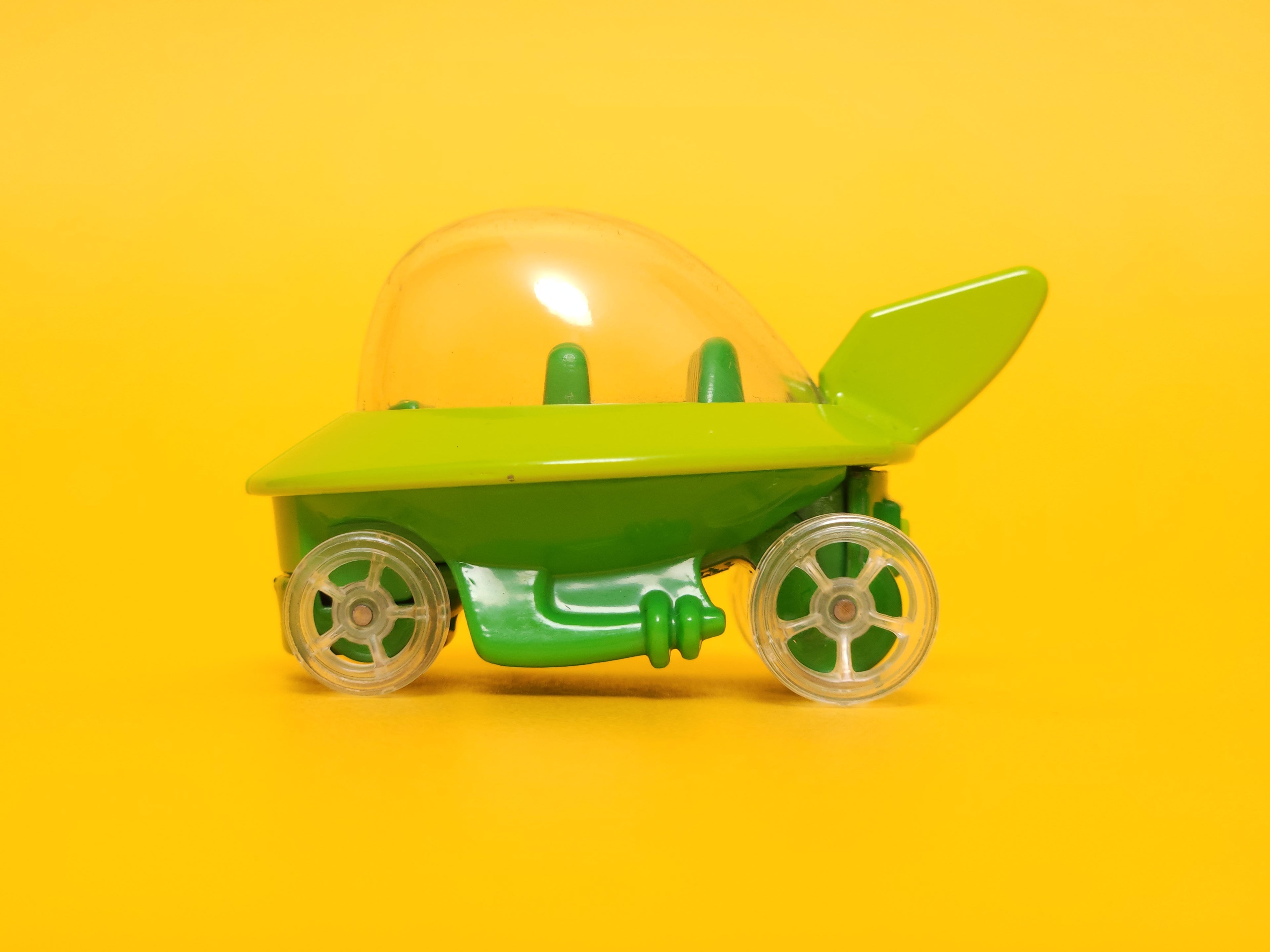 The Jetsons Capsule Car: Green – 2015 Mattel Hot Wheels Basic