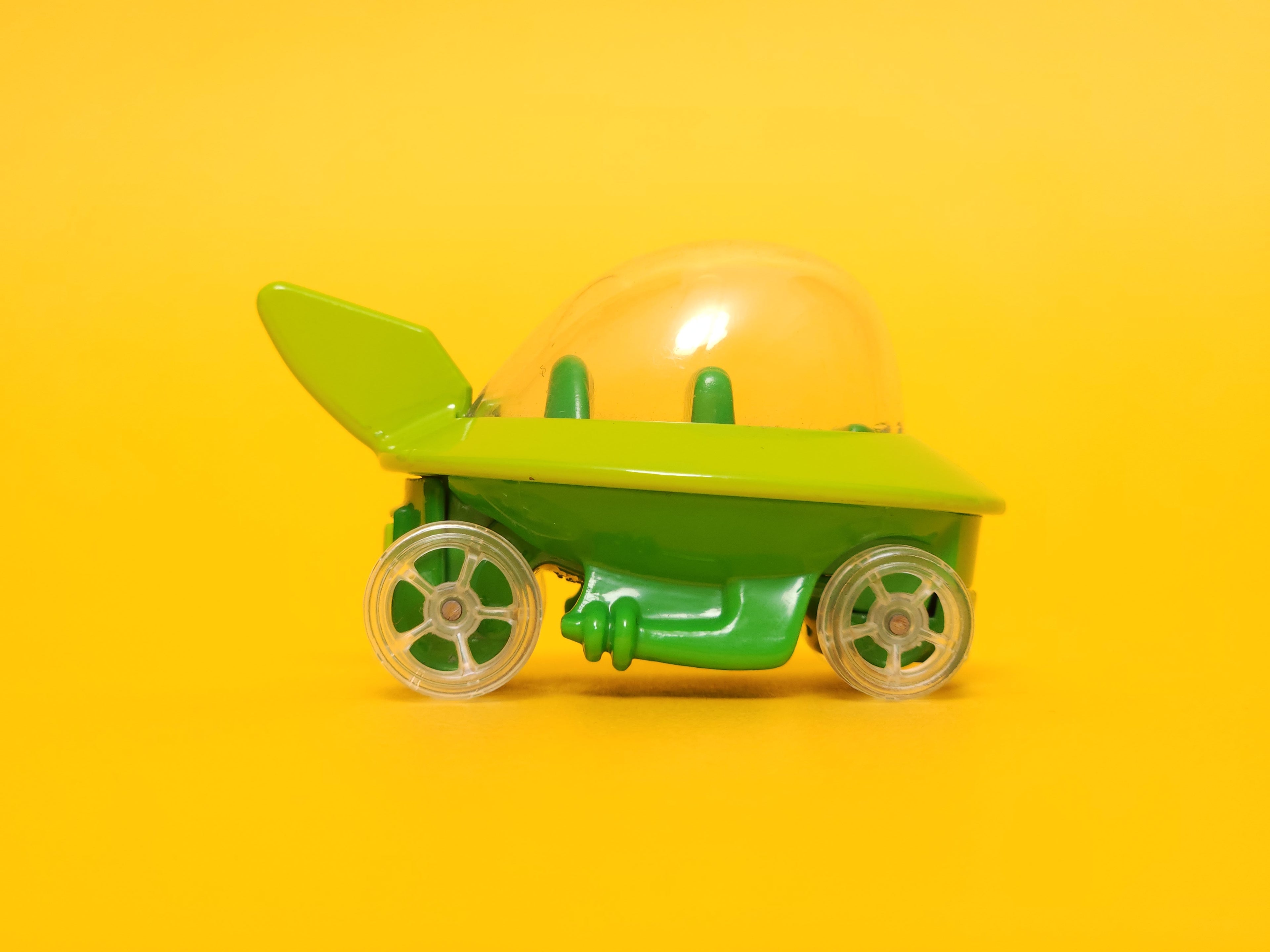 The Jetsons Capsule Car: Green – 2015 Mattel Hot Wheels Basic