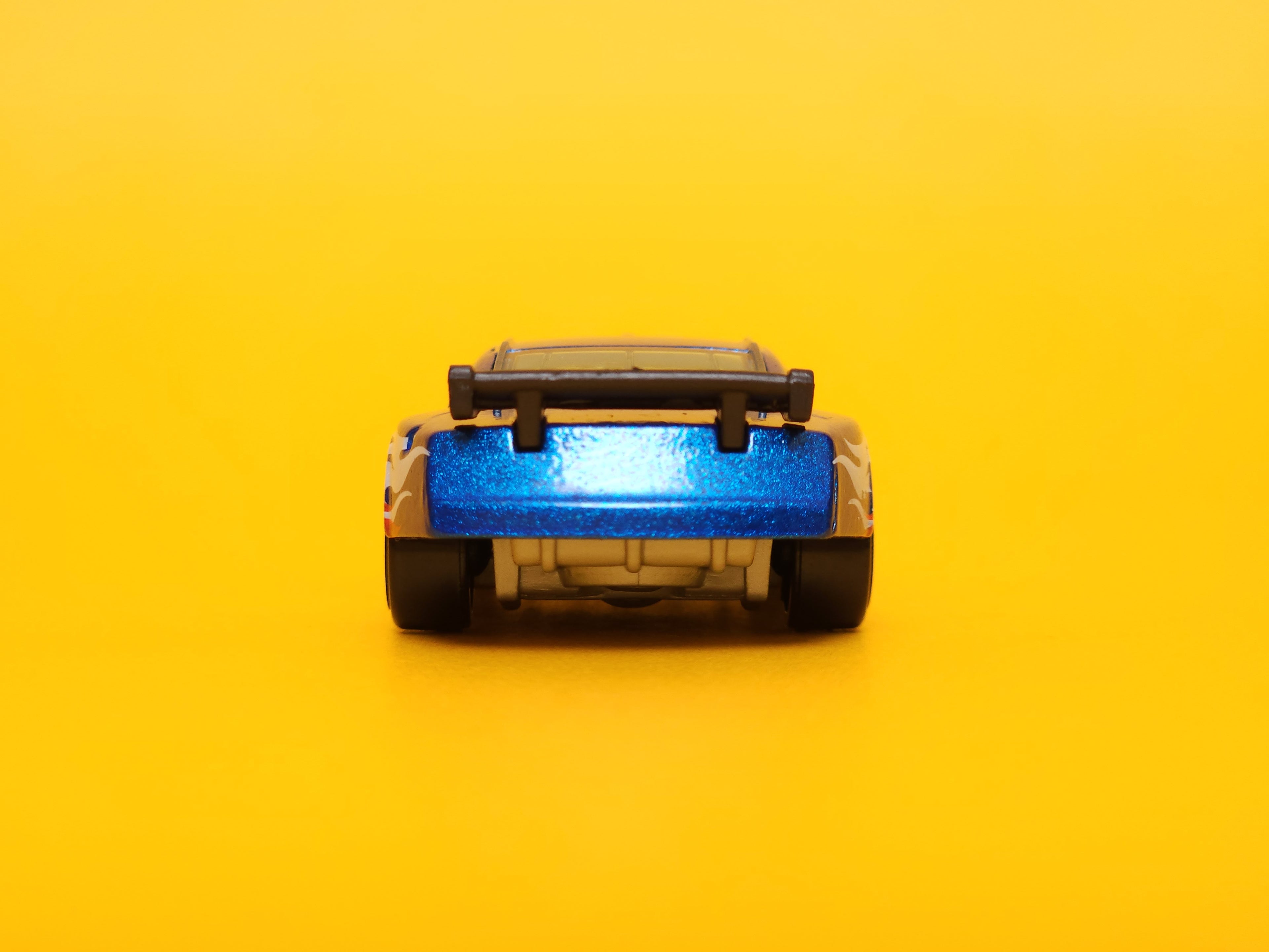 Circle Tracker: Metallic Blue – 2010 Mattel Hot Wheels Basic
