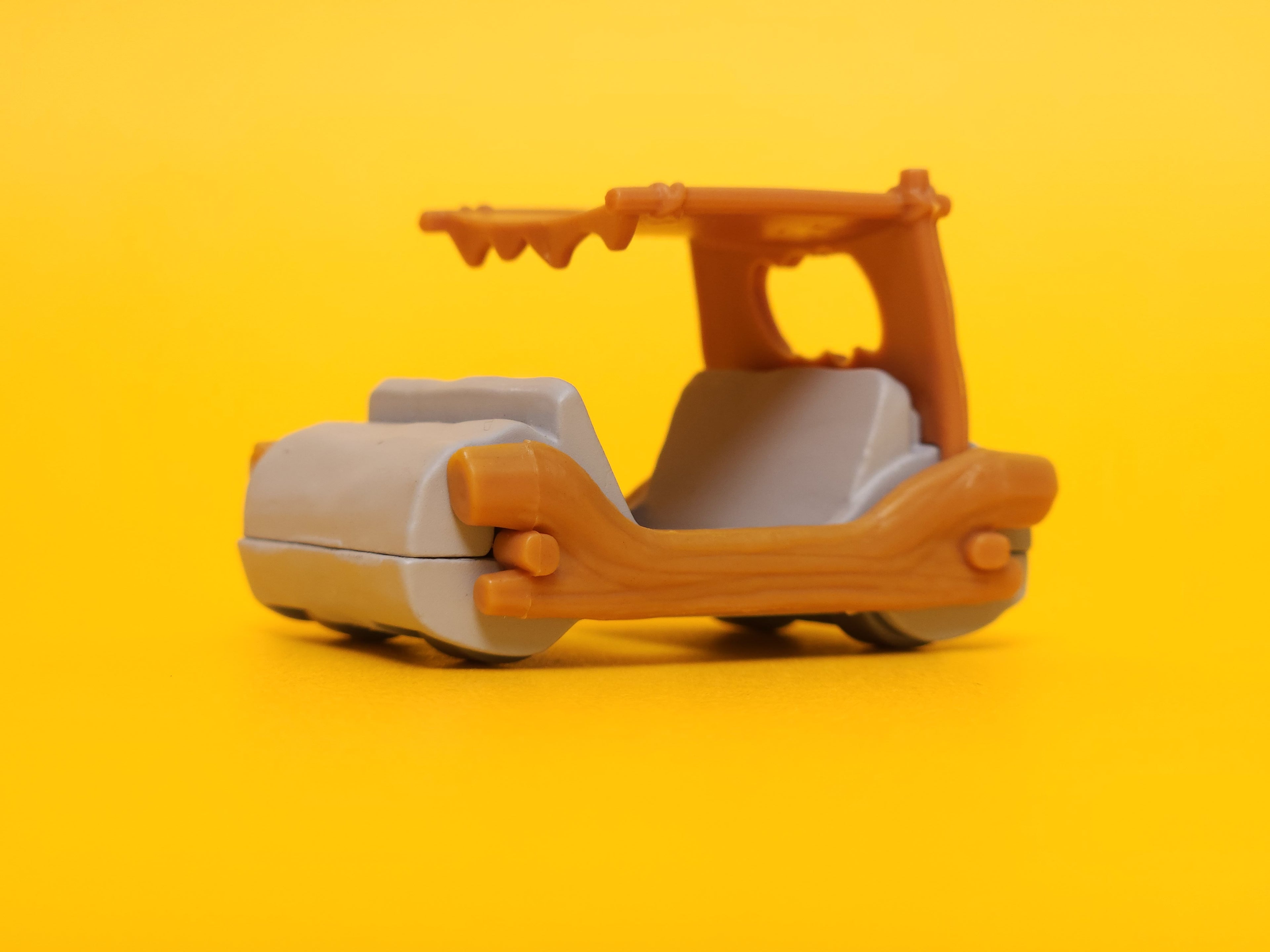 The Flintstones Flintmobile: Brown – 2014 Mattel Hot Wheels Basic