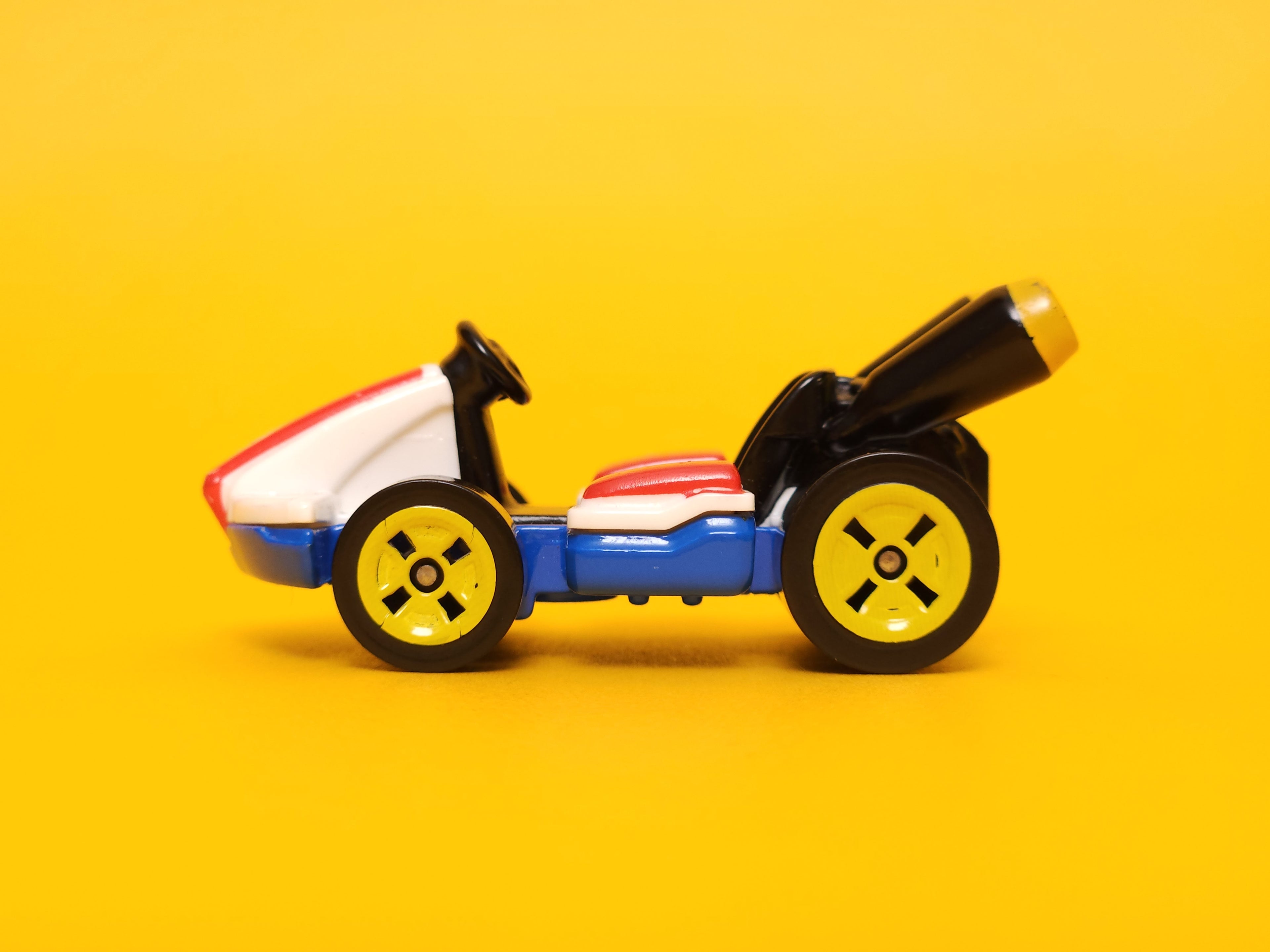 Standard Kart: Mario Red & White – 2023 Mattel Hot Wheels Basic