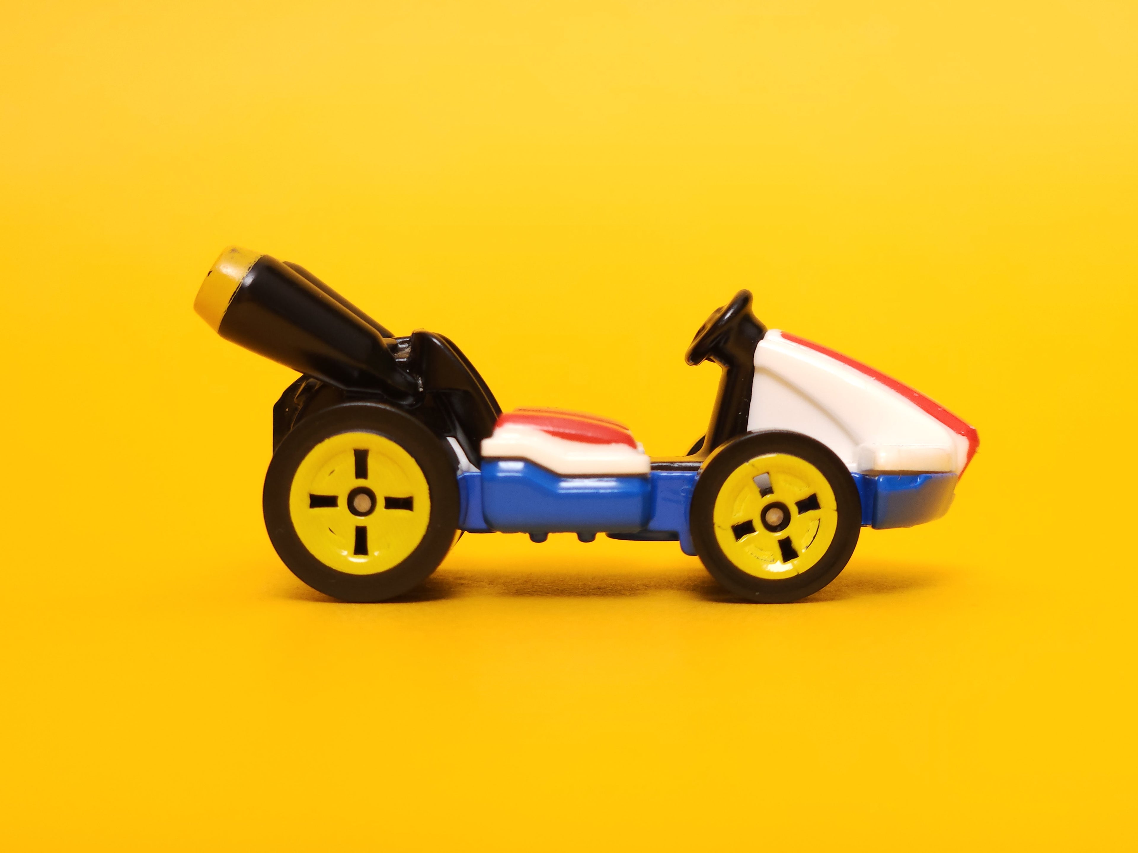 Standard Kart: Mario Red & White – 2023 Mattel Hot Wheels Basic