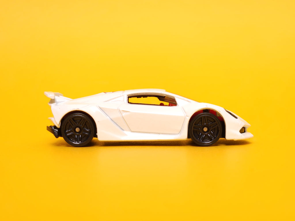 Lamborghini Sesto Elemento: White – 2024 Mattel Hot Wheels Basic