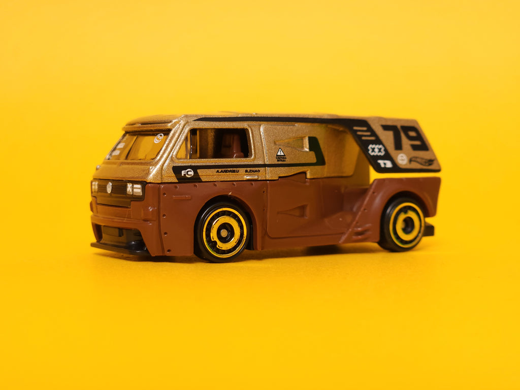 VW T3 Custom: Metalflake champagne / Brown – 2024 Mattel Hot Wheels Basic 1st Edition
