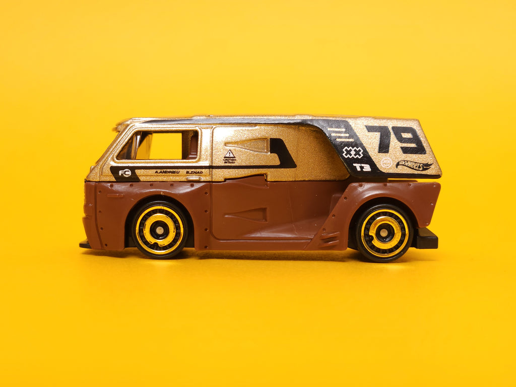 VW T3 Custom: Metalflake champagne / Brown – 2024 Mattel Hot Wheels Basic 1st Edition