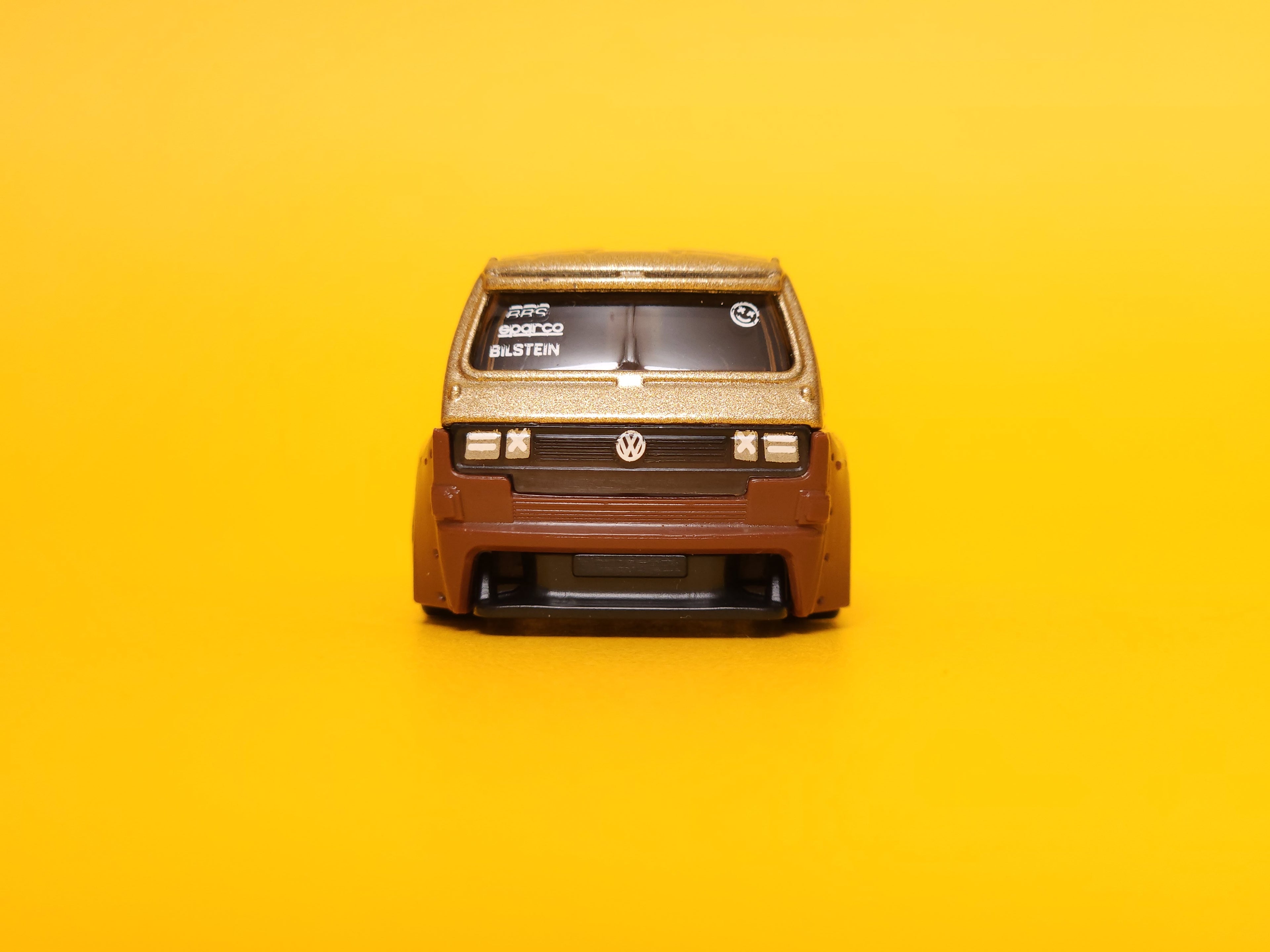 VW T3 Custom: Metalflake champagne / Brown – 2024 Mattel Hot Wheels Basic 1st Edition
