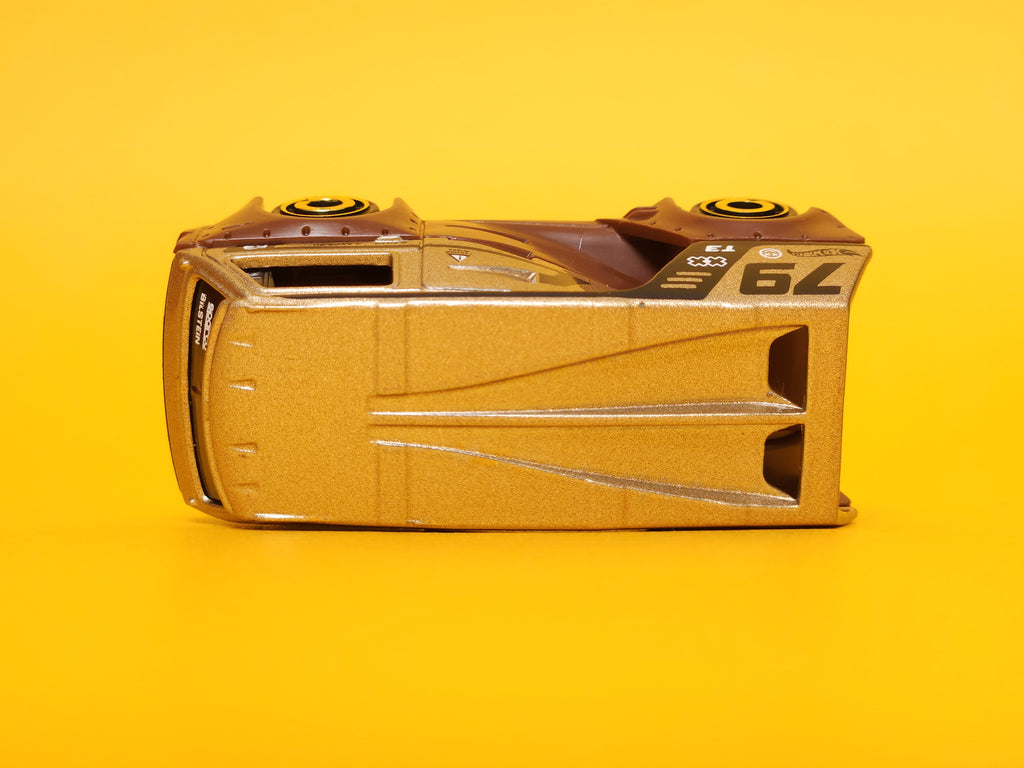 VW T3 Custom: Metalflake champagne / Brown – 2024 Mattel Hot Wheels Basic 1st Edition