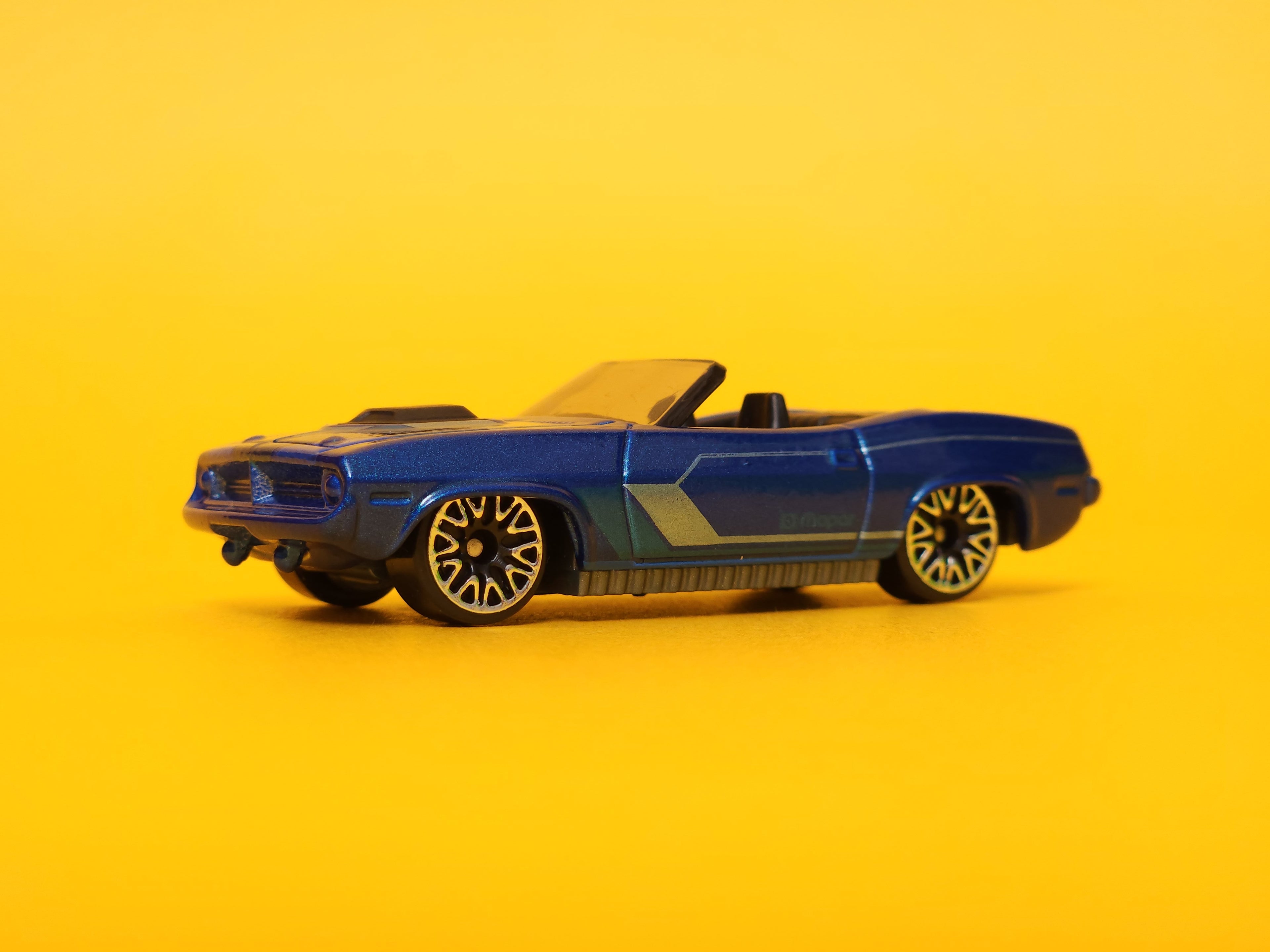 '70 Plymouth Barracuda: Metalflake Dark Blue – 2024 Mattel Hot Wheels Basic