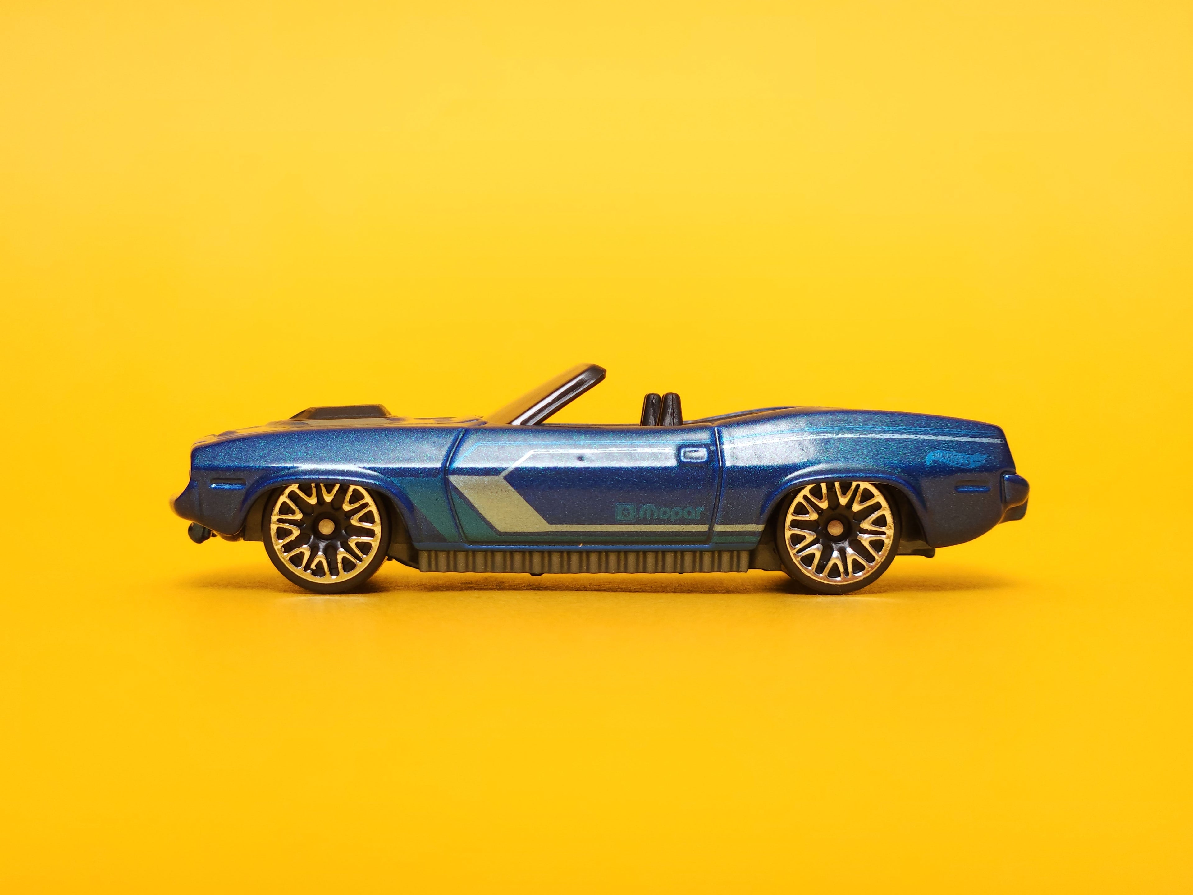 '70 Plymouth Barracuda: Metalflake Dark Blue – 2024 Mattel Hot Wheels Basic
