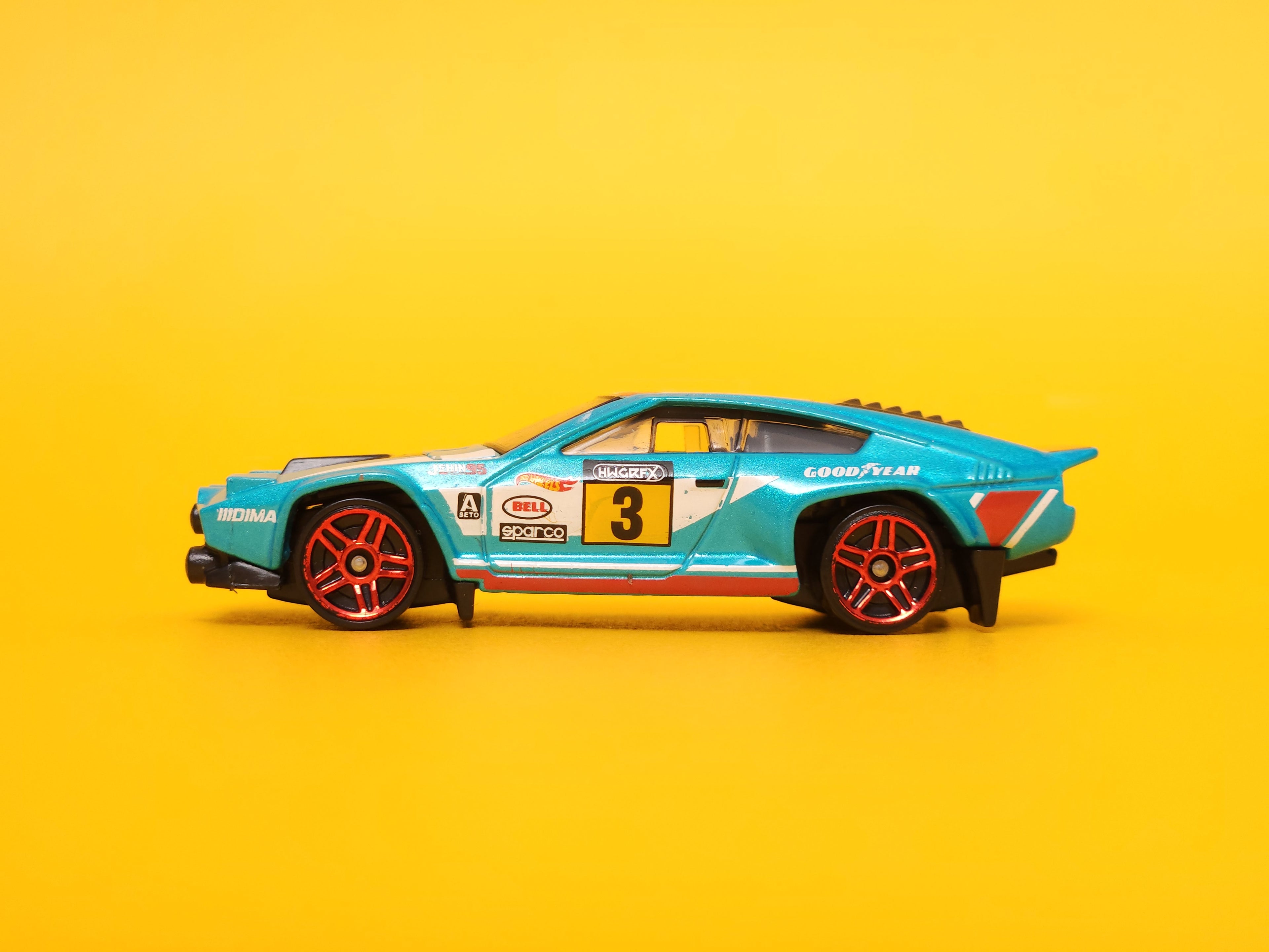 Dimachinni Veloce: Metalflake Teal – 2023 Mattel Hot Wheels Basic