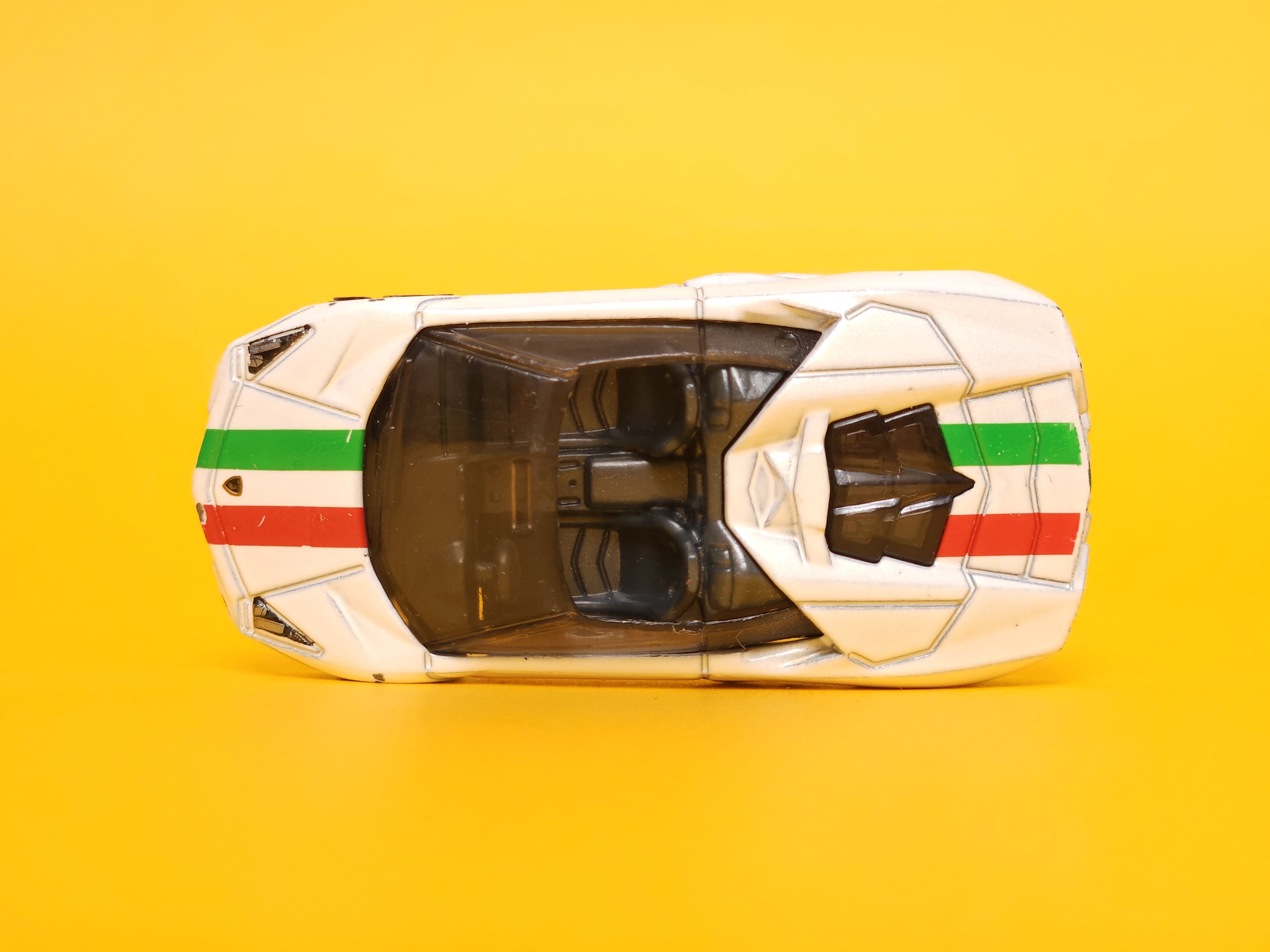 Lamborghini Reventón Roadster: Pearl White – 2019 Mattel Hot Wheels Basic