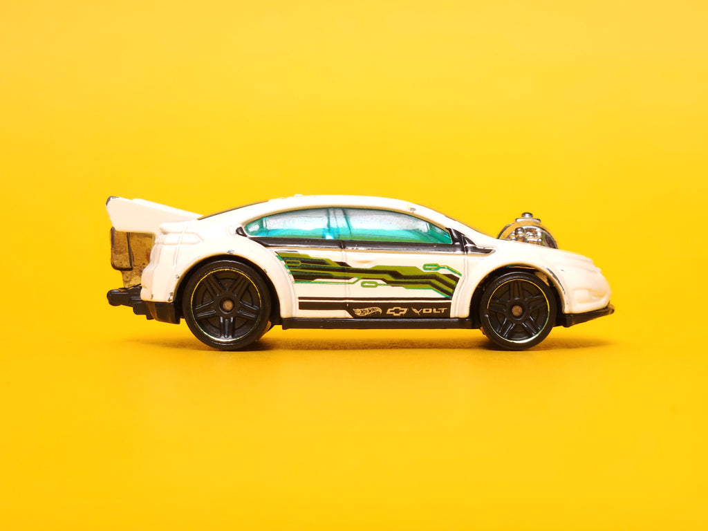Super Volt: White – 2016 Mattel Hot Wheels Basic