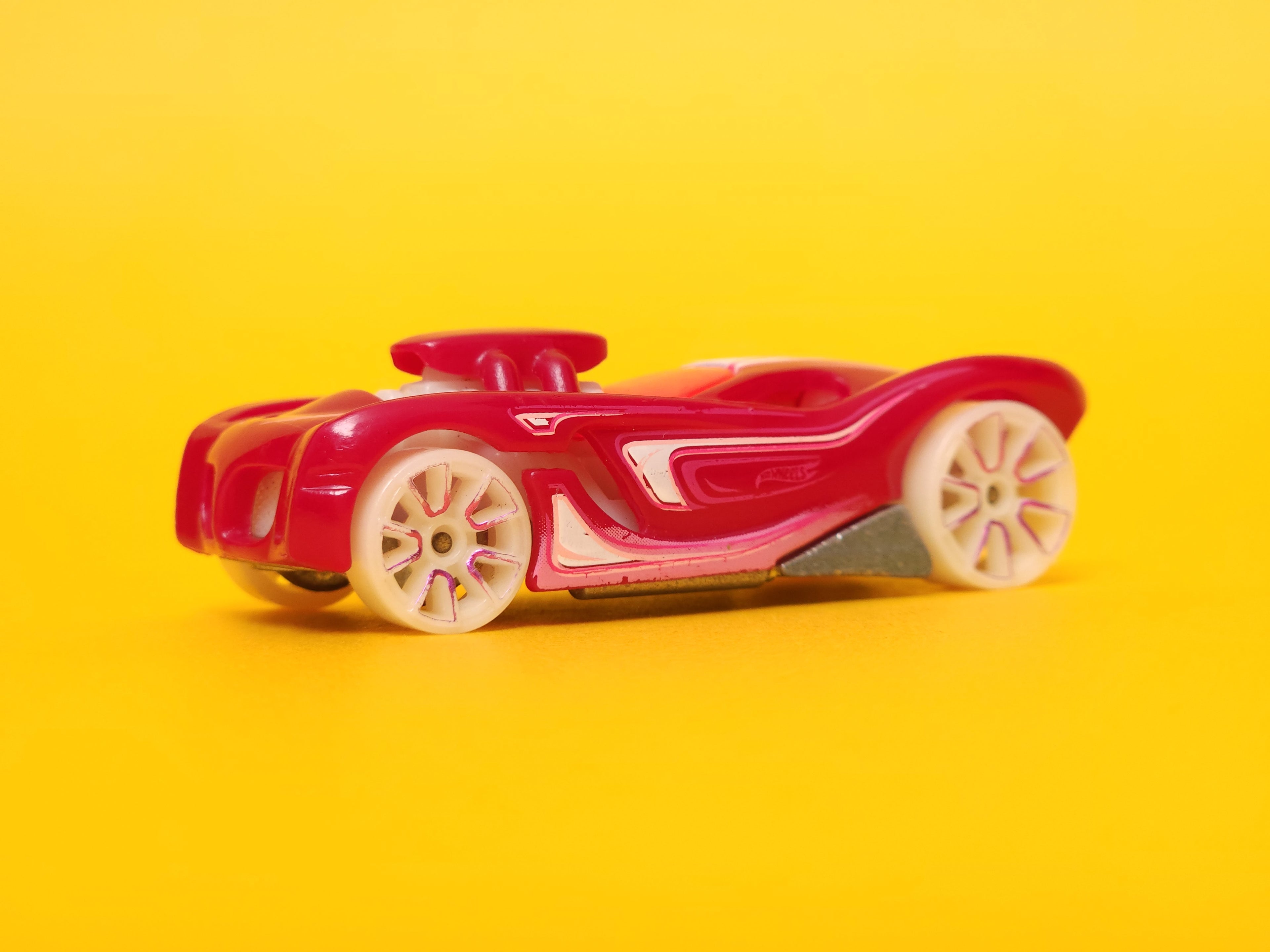 16 Angels: Magenta – 2015 Mattel Hot Wheels Basic