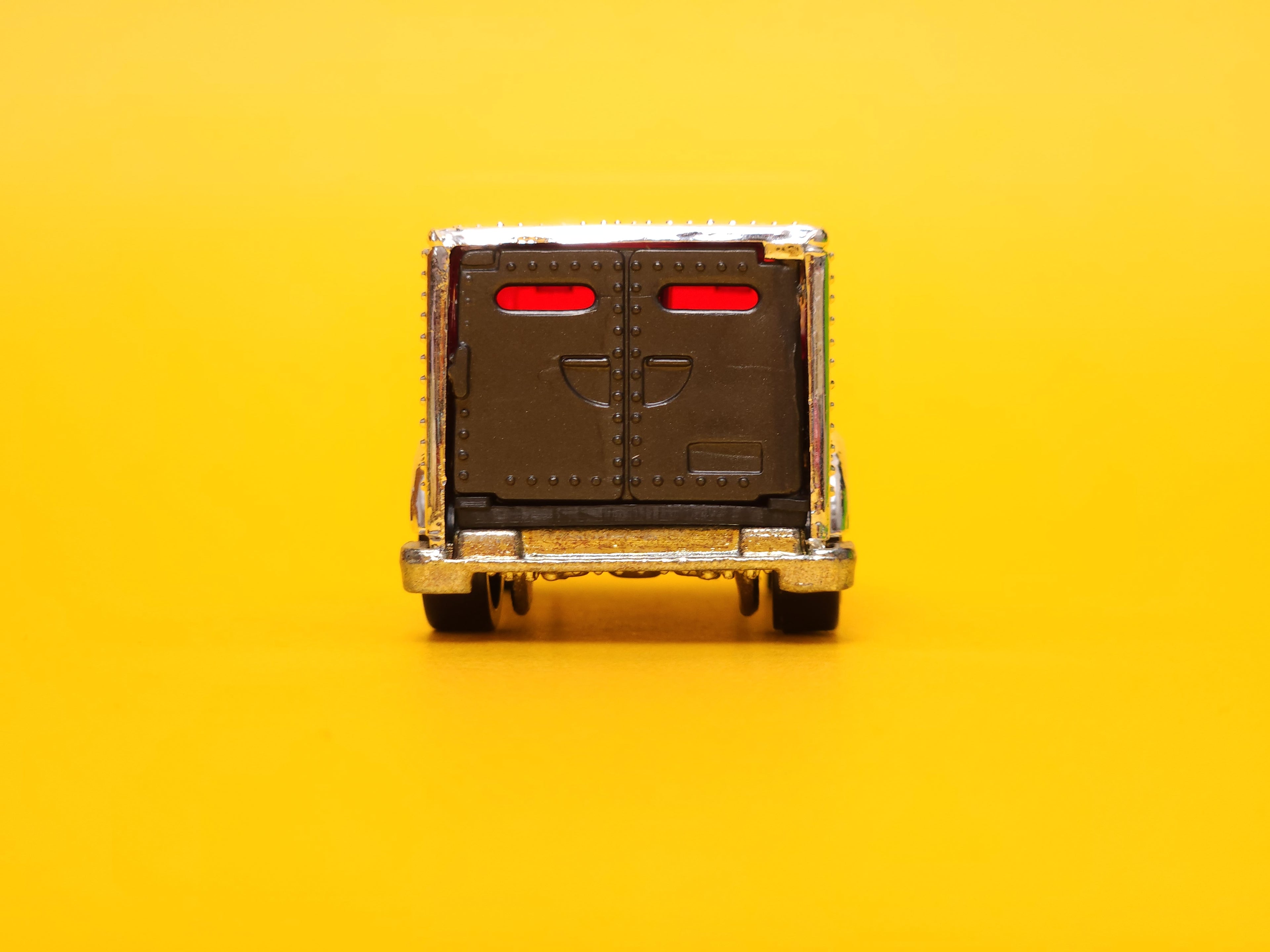 Armored Truck: Chrome – 2004 Mattel Hot Wheels Basic