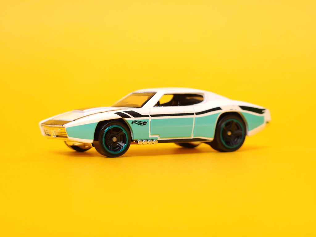 Custom Otto: White – 2024 Mattel Hot Wheels Basic