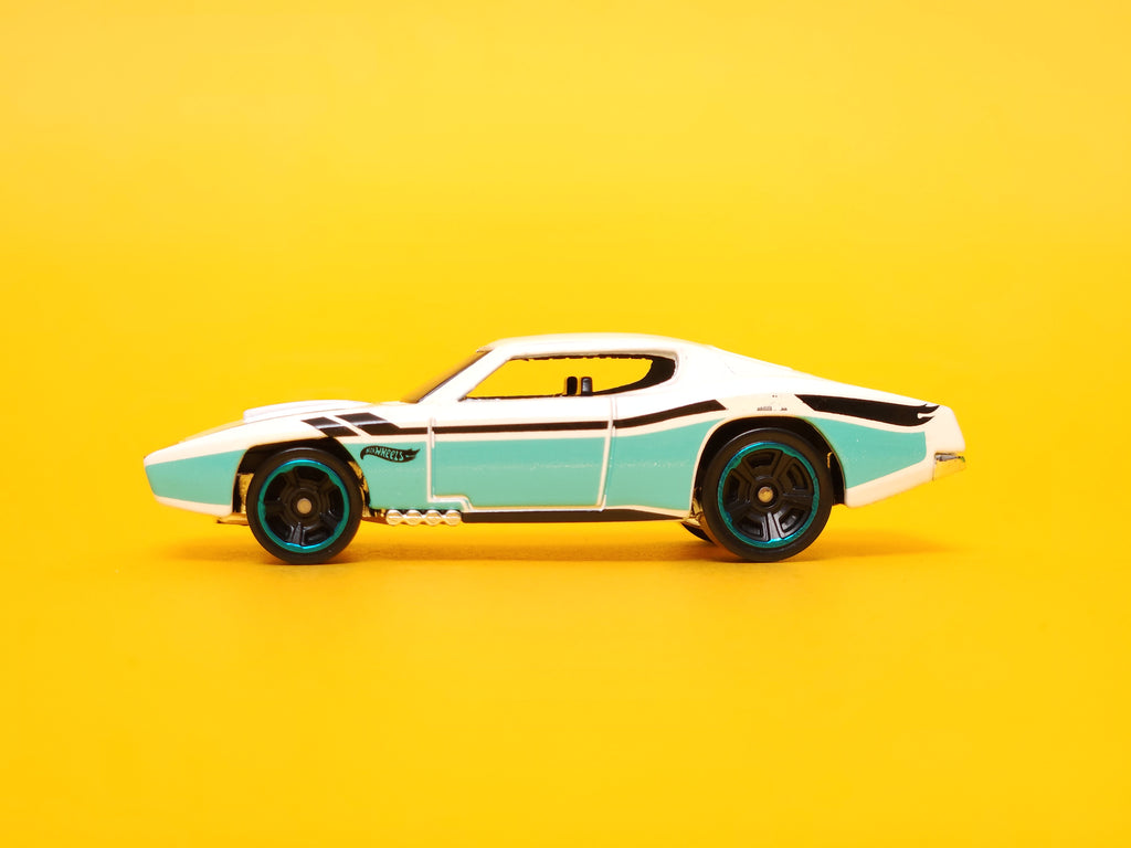 Custom Otto: White – 2024 Mattel Hot Wheels Basic