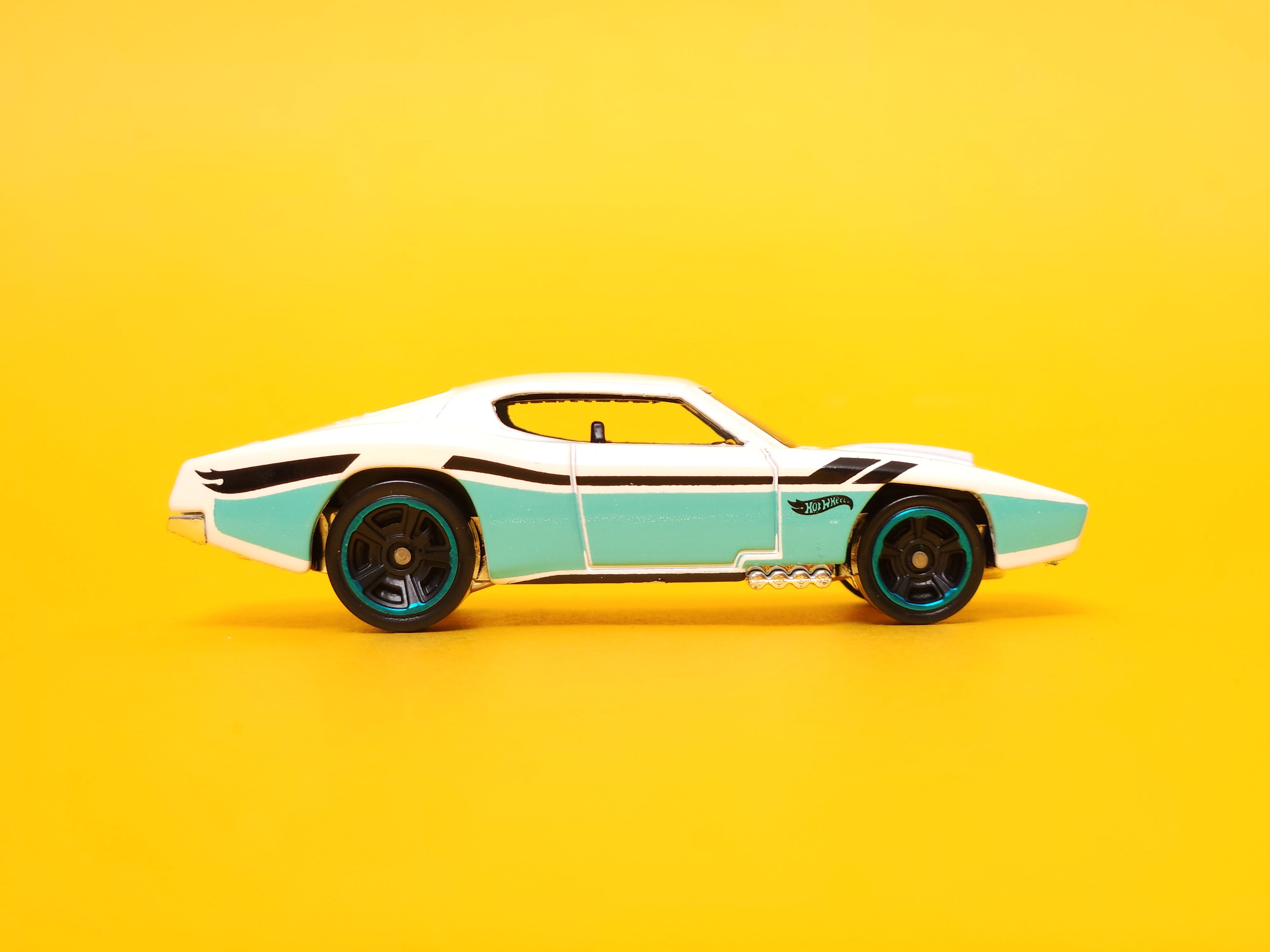 Custom Otto: White – 2024 Mattel Hot Wheels Basic