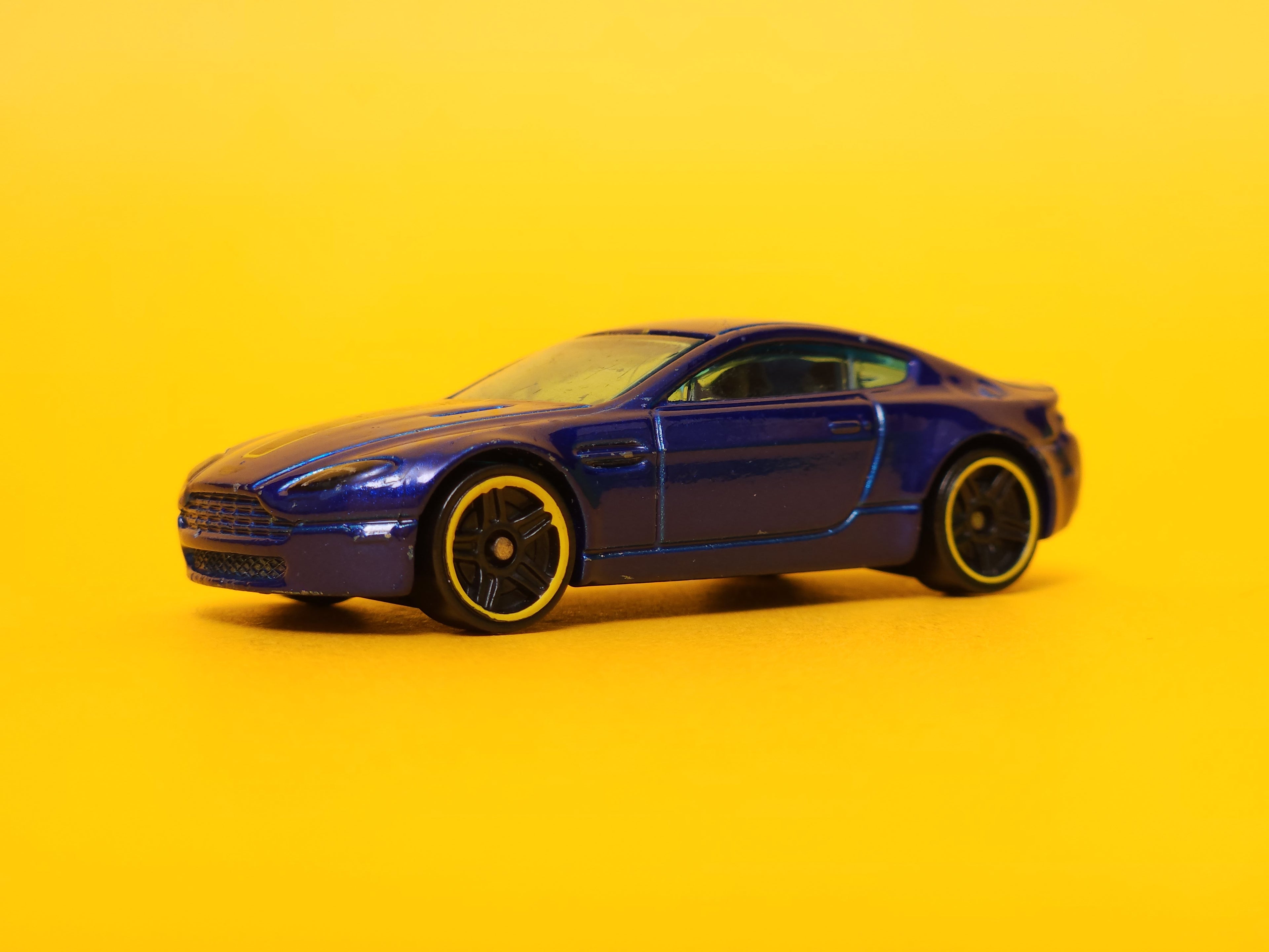 Aston Martin V8 Vantage: Blue – 2019 Mattel Hot Wheels Basic