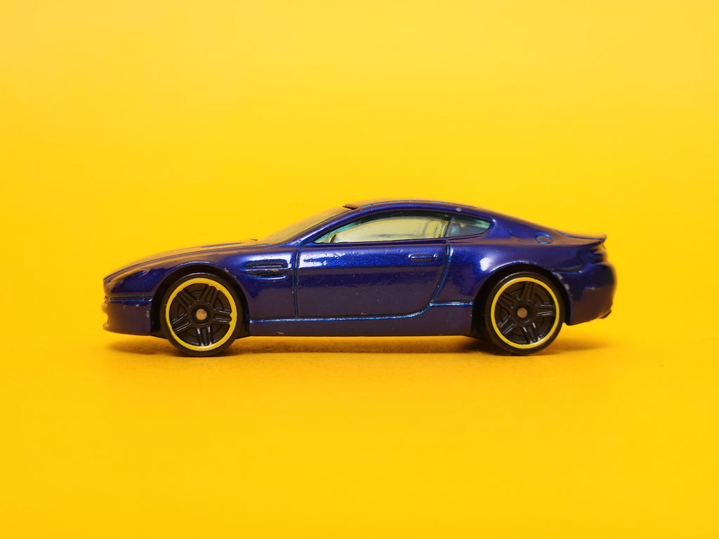 Aston Martin V8 Vantage: Blue – 2019 Mattel Hot Wheels Basic