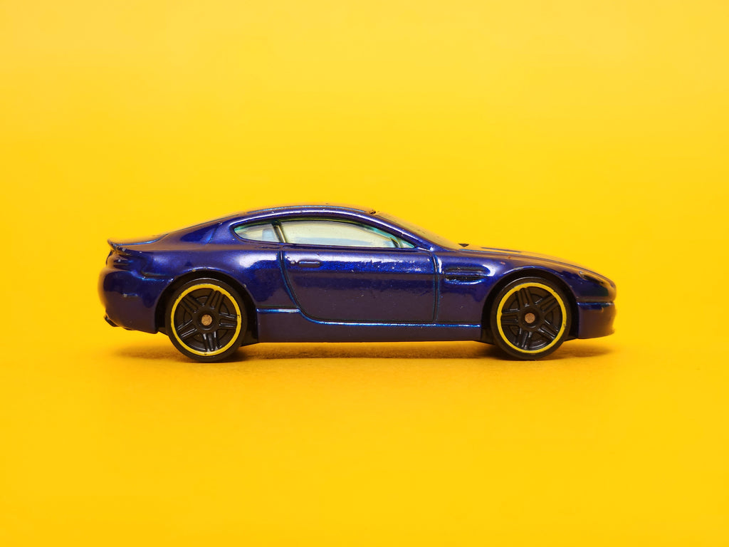 Aston Martin V8 Vantage: Blue – 2019 Mattel Hot Wheels Basic