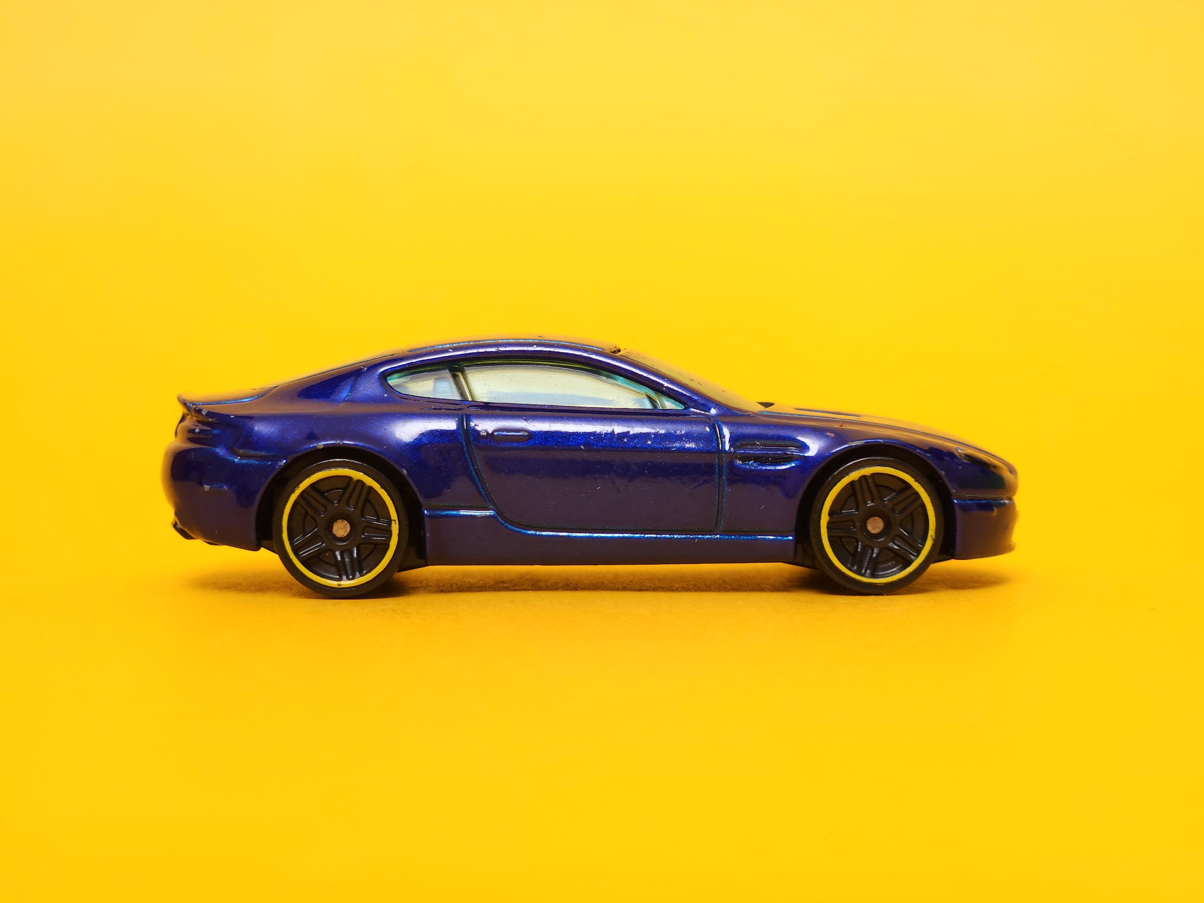 Aston Martin V8 Vantage: Blue – 2019 Mattel Hot Wheels Basic