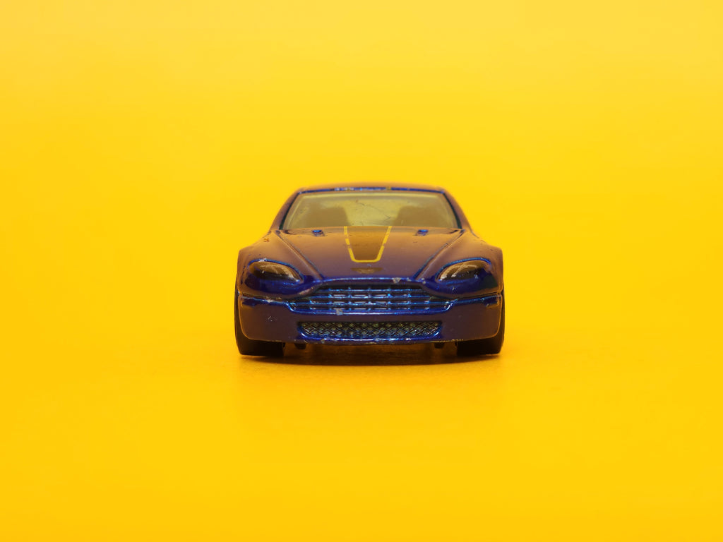 Aston Martin V8 Vantage: Blue – 2019 Mattel Hot Wheels Basic
