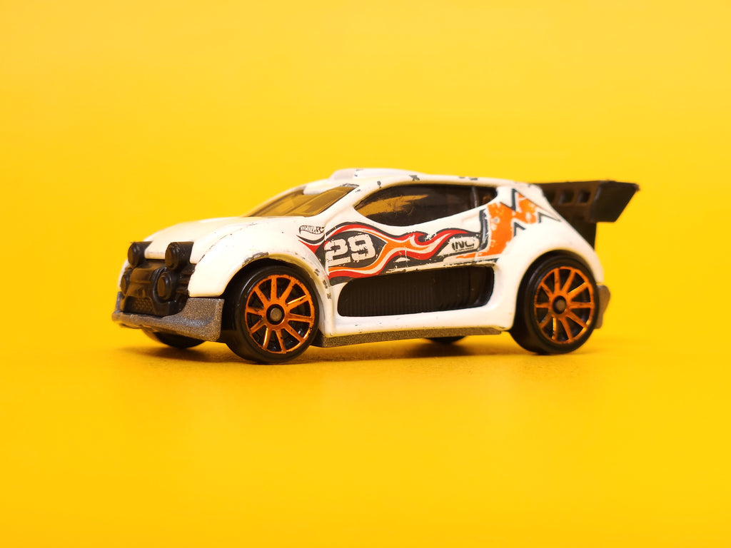 Fast 4WD: White – 2014 Mattel Hot Wheels Basic 1st Edition